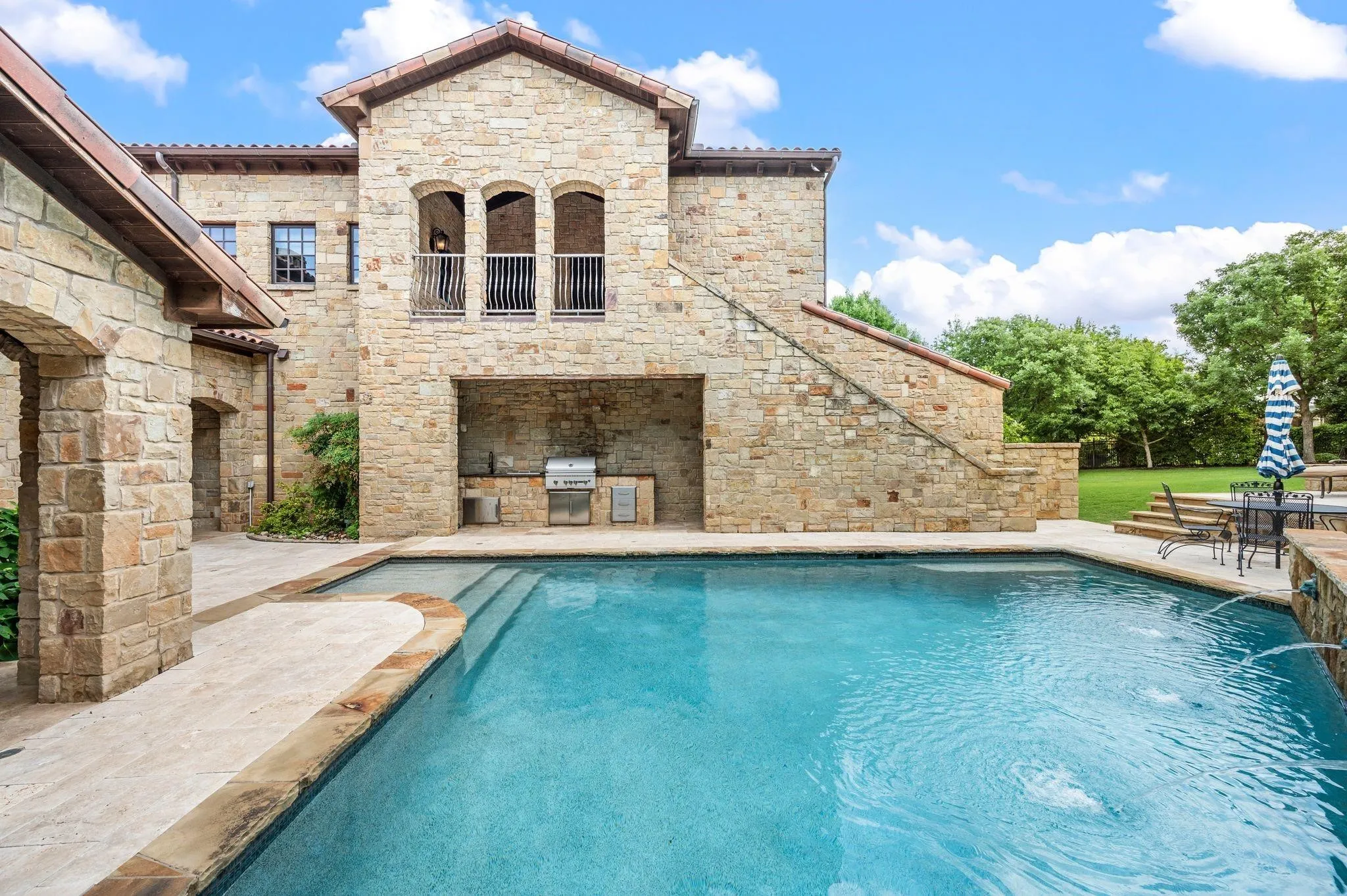Single Family Residence For Sale in Tarrant County , 2217 King Fisher Drive, Westlake, Texas 76262, 3 Bedroom, 5 Bathroom, 4 Garage spaces, 4,423 Sqft, built in 2013, mls#21411696, Real Estate Agent in Westlake, Homes For Sale in Tarrant county, Homes For Sale in Westlake, Realtor in Westlake Texas, Real Estate Brokerage Independent Realty Texas, Luminita Cordes Realtor