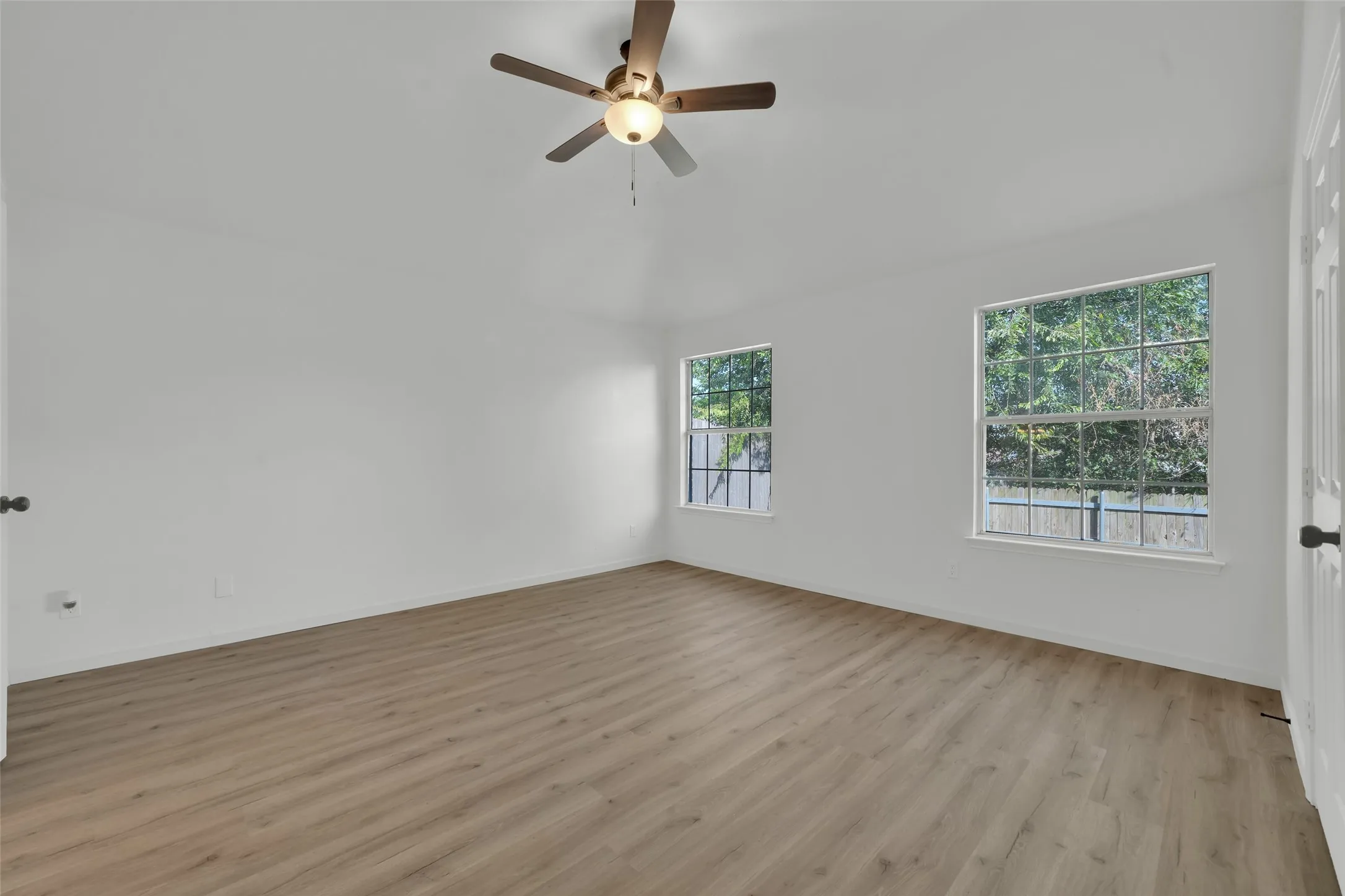 Single Family Residence For Sale in Tarrant County , 1117 Silver Spruce Drive, Arlington, Texas 76001, 4 Bedroom, 2 Bathroom, 2 Garage spaces, 1,660 Sqft, built in 1989, mls#21411624, Real Estate Agent in Arlington, Homes For Sale in Tarrant county, Homes For Sale in Arlington, Realtor in Arlington Texas, Real Estate Brokerage Independent Realty Texas, Luminita Cordes Realtor