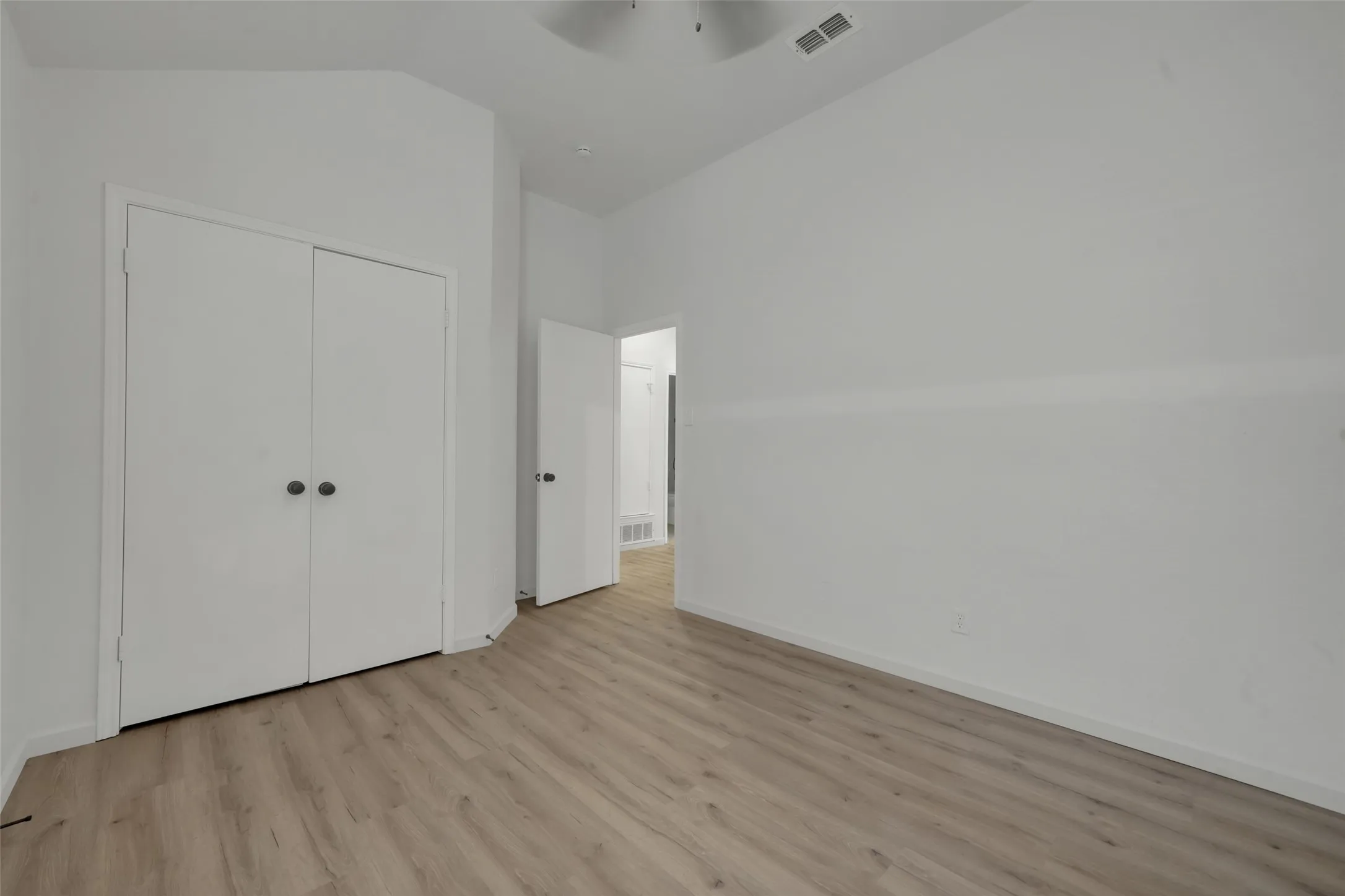 Single Family Residence For Sale in Tarrant County , 1117 Silver Spruce Drive, Arlington, Texas 76001, 4 Bedroom, 2 Bathroom, 2 Garage spaces, 1,660 Sqft, built in 1989, mls#21411624, Real Estate Agent in Arlington, Homes For Sale in Tarrant county, Homes For Sale in Arlington, Realtor in Arlington Texas, Real Estate Brokerage Independent Realty Texas, Luminita Cordes Realtor