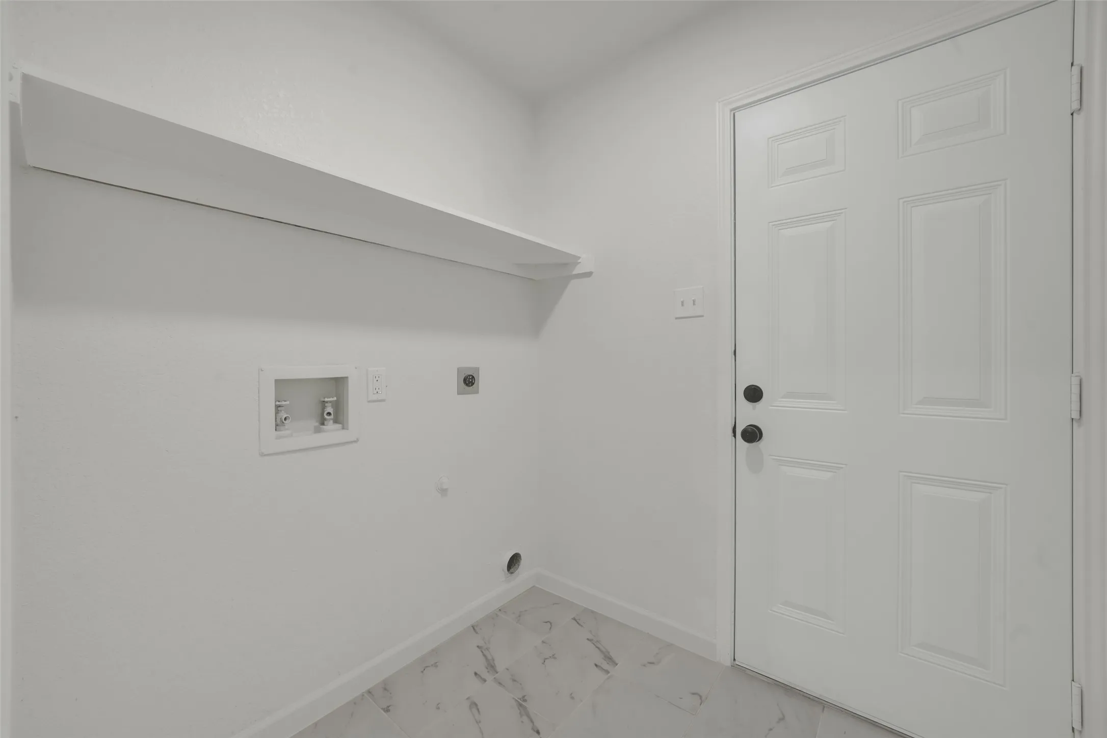 Single Family Residence For Sale in Tarrant County , 1117 Silver Spruce Drive, Arlington, Texas 76001, 4 Bedroom, 2 Bathroom, 2 Garage spaces, 1,660 Sqft, built in 1989, mls#21411624, Real Estate Agent in Arlington, Homes For Sale in Tarrant county, Homes For Sale in Arlington, Realtor in Arlington Texas, Real Estate Brokerage Independent Realty Texas, Luminita Cordes Realtor
