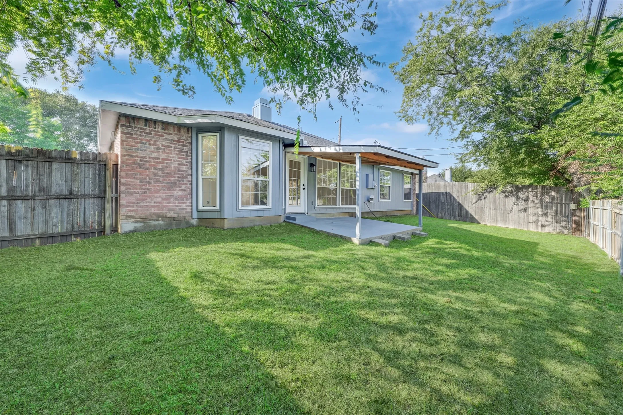 Single Family Residence For Sale in Tarrant County , 1117 Silver Spruce Drive, Arlington, Texas 76001, 4 Bedroom, 2 Bathroom, 2 Garage spaces, 1,660 Sqft, built in 1989, mls#21411624, Real Estate Agent in Arlington, Homes For Sale in Tarrant county, Homes For Sale in Arlington, Realtor in Arlington Texas, Real Estate Brokerage Independent Realty Texas, Luminita Cordes Realtor