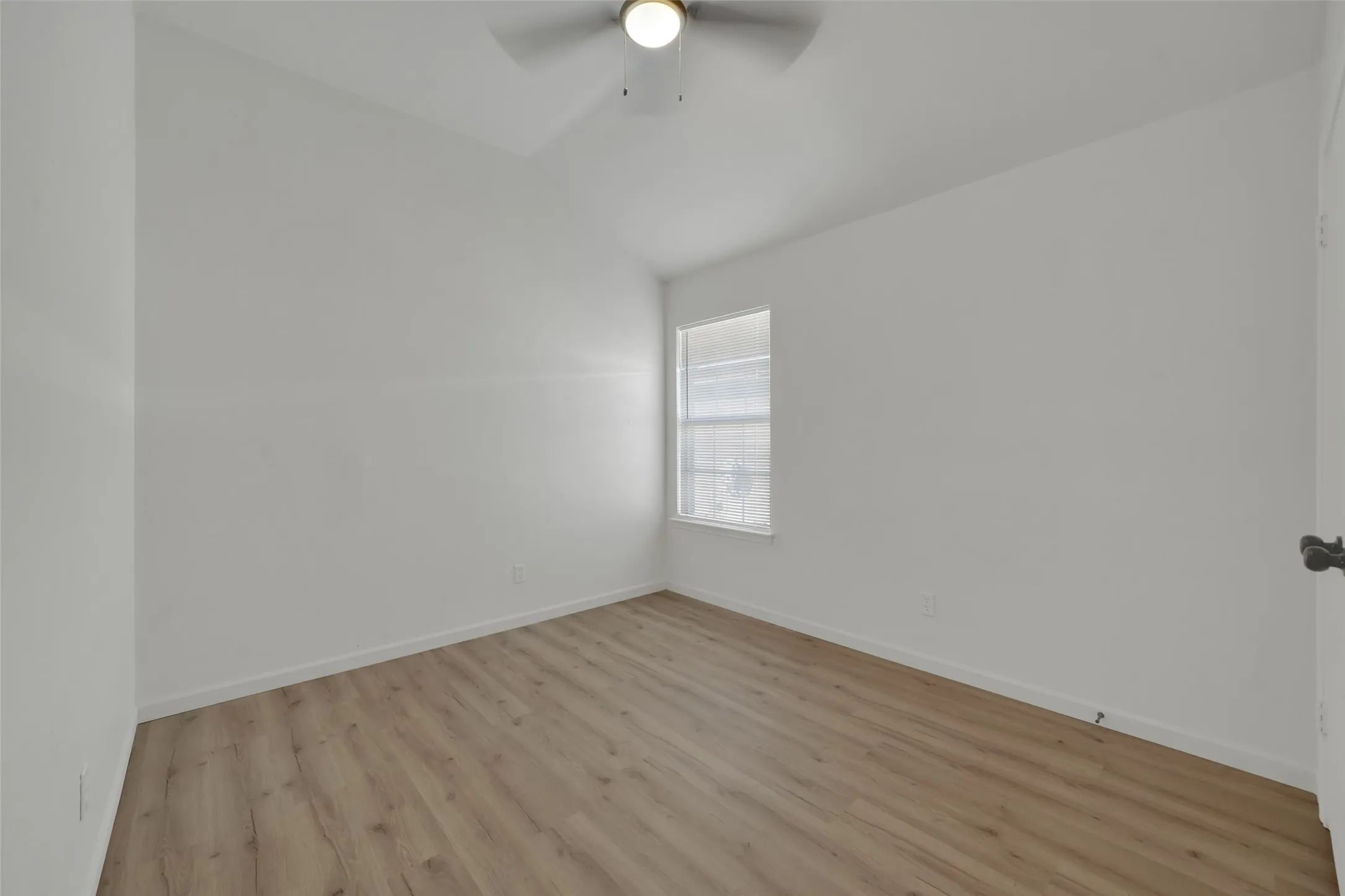 Single Family Residence For Sale in Tarrant County , 1117 Silver Spruce Drive, Arlington, Texas 76001, 4 Bedroom, 2 Bathroom, 2 Garage spaces, 1,660 Sqft, built in 1989, mls#21411624, Real Estate Agent in Arlington, Homes For Sale in Tarrant county, Homes For Sale in Arlington, Realtor in Arlington Texas, Real Estate Brokerage Independent Realty Texas, Luminita Cordes Realtor