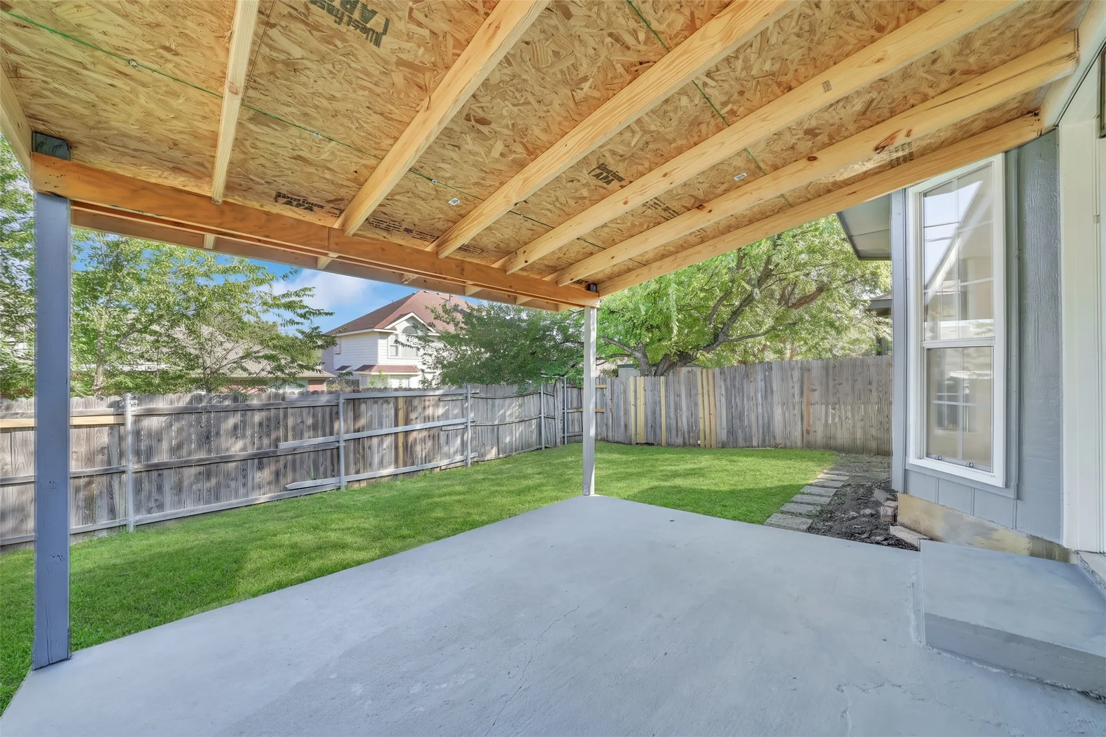 Single Family Residence For Sale in Tarrant County , 1117 Silver Spruce Drive, Arlington, Texas 76001, 4 Bedroom, 2 Bathroom, 2 Garage spaces, 1,660 Sqft, built in 1989, mls#21411624, Real Estate Agent in Arlington, Homes For Sale in Tarrant county, Homes For Sale in Arlington, Realtor in Arlington Texas, Real Estate Brokerage Independent Realty Texas, Luminita Cordes Realtor