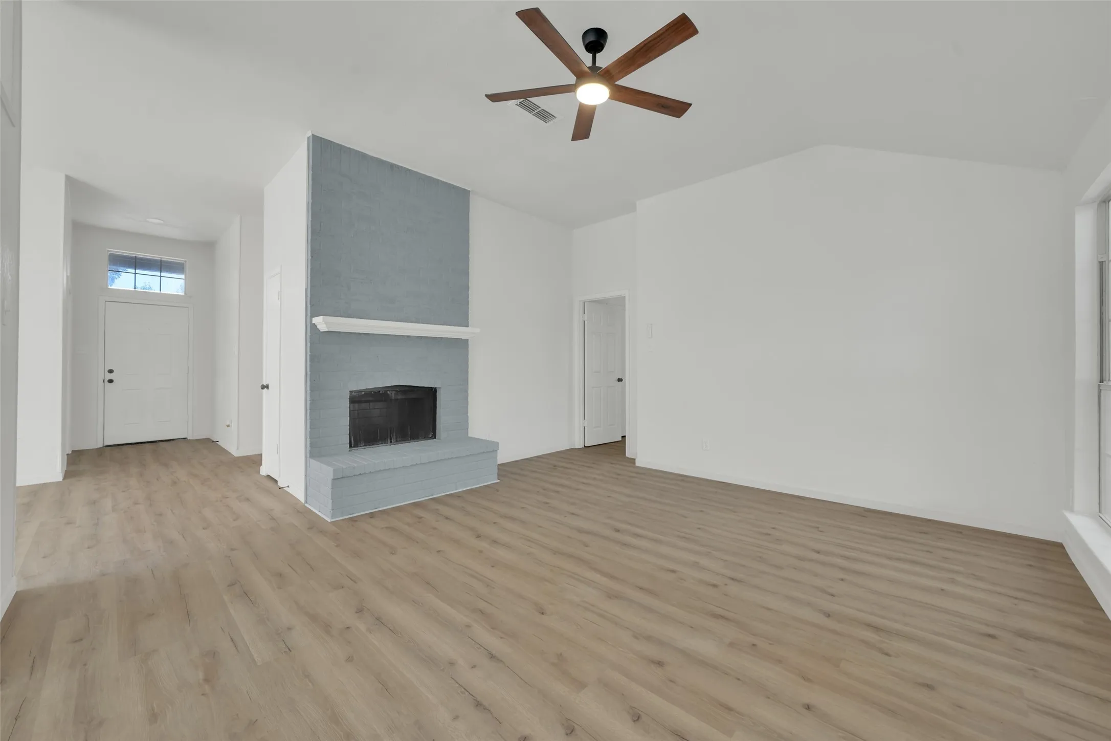 Single Family Residence For Sale in Tarrant County , 1117 Silver Spruce Drive, Arlington, Texas 76001, 4 Bedroom, 2 Bathroom, 2 Garage spaces, 1,660 Sqft, built in 1989, mls#21411624, Real Estate Agent in Arlington, Homes For Sale in Tarrant county, Homes For Sale in Arlington, Realtor in Arlington Texas, Real Estate Brokerage Independent Realty Texas, Luminita Cordes Realtor