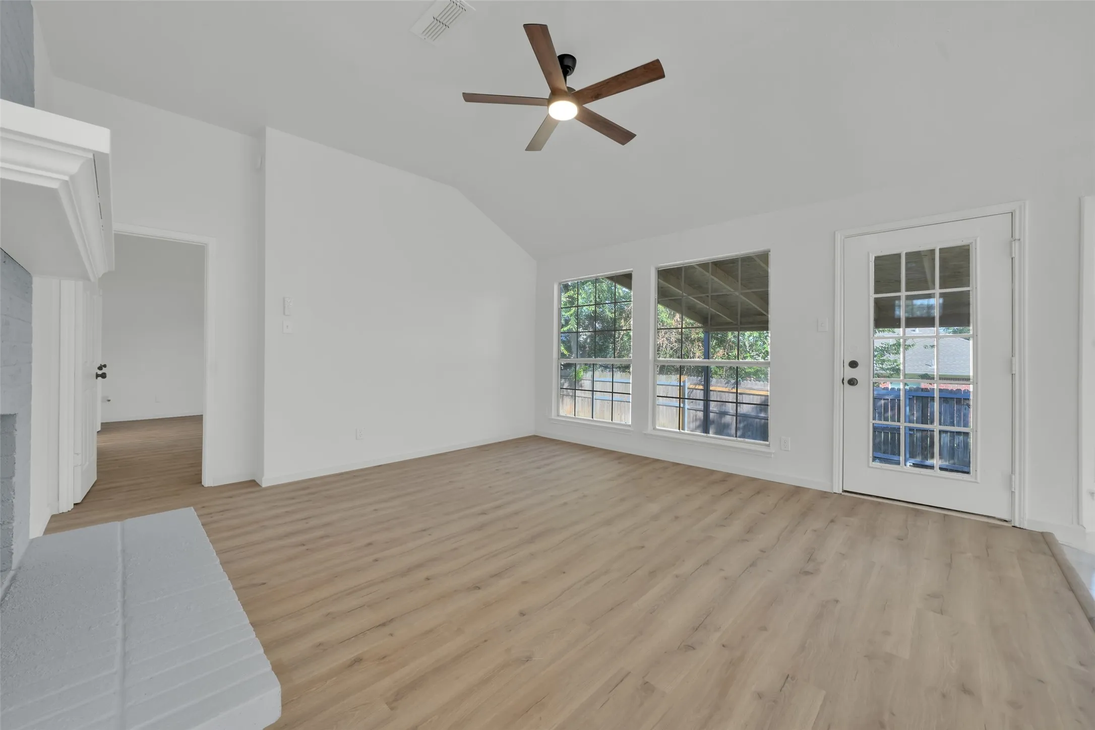 Single Family Residence For Sale in Tarrant County , 1117 Silver Spruce Drive, Arlington, Texas 76001, 4 Bedroom, 2 Bathroom, 2 Garage spaces, 1,660 Sqft, built in 1989, mls#21411624, Real Estate Agent in Arlington, Homes For Sale in Tarrant county, Homes For Sale in Arlington, Realtor in Arlington Texas, Real Estate Brokerage Independent Realty Texas, Luminita Cordes Realtor