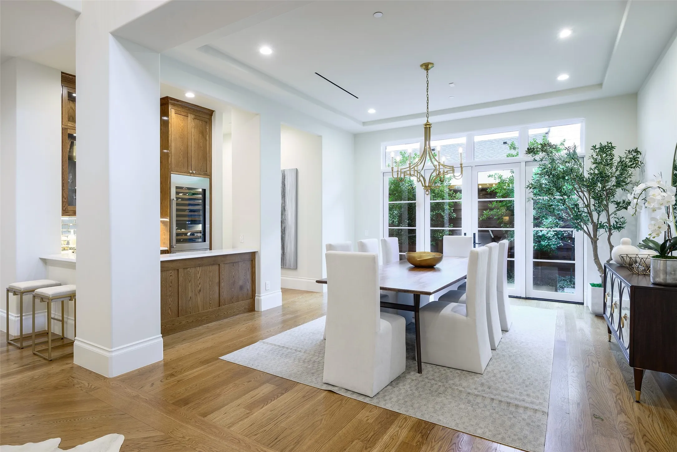 Single Family Residence For Sale in Dallas County , 6115 Northwood Road, Dallas, Texas 75225, 5 Bedroom, 8 Bathroom, 3 Garage spaces, 7,071 Sqft, built in 2018, mls#21400343, Real Estate Agent in Dallas, Homes For Sale in Dallas county, Homes For Sale in Dallas, Realtor in Dallas Texas, Real Estate Brokerage Independent Realty Texas, Luminita Cordes Realtor
