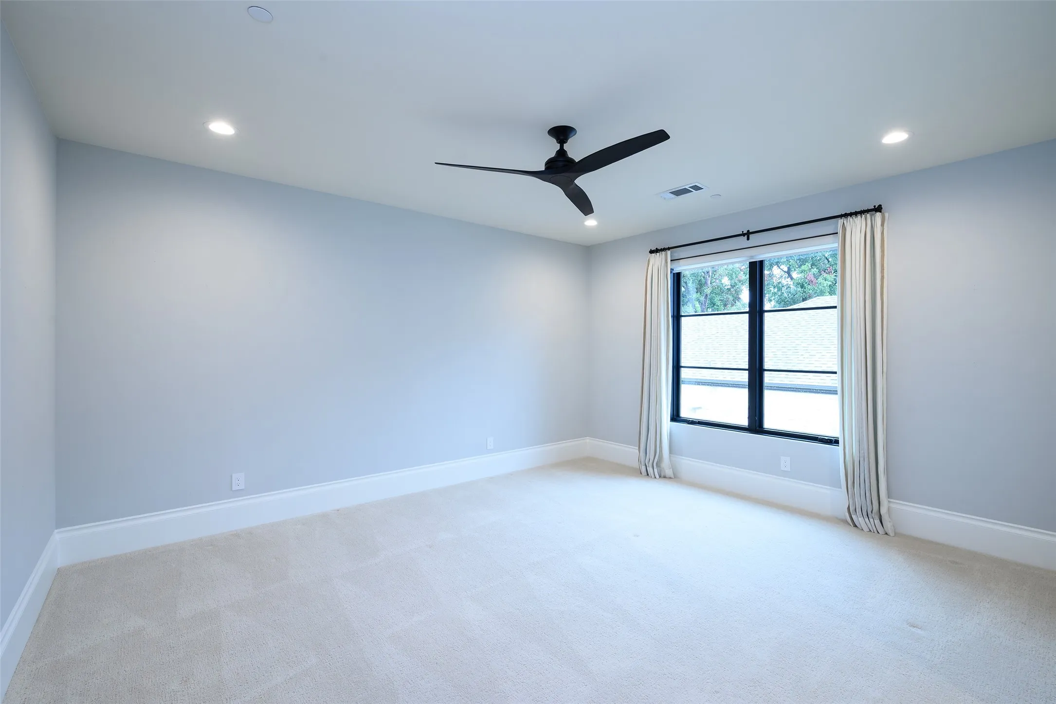 Single Family Residence For Sale in Dallas County , 6115 Northwood Road, Dallas, Texas 75225, 5 Bedroom, 8 Bathroom, 3 Garage spaces, 7,071 Sqft, built in 2018, mls#21400343, Real Estate Agent in Dallas, Homes For Sale in Dallas county, Homes For Sale in Dallas, Realtor in Dallas Texas, Real Estate Brokerage Independent Realty Texas, Luminita Cordes Realtor