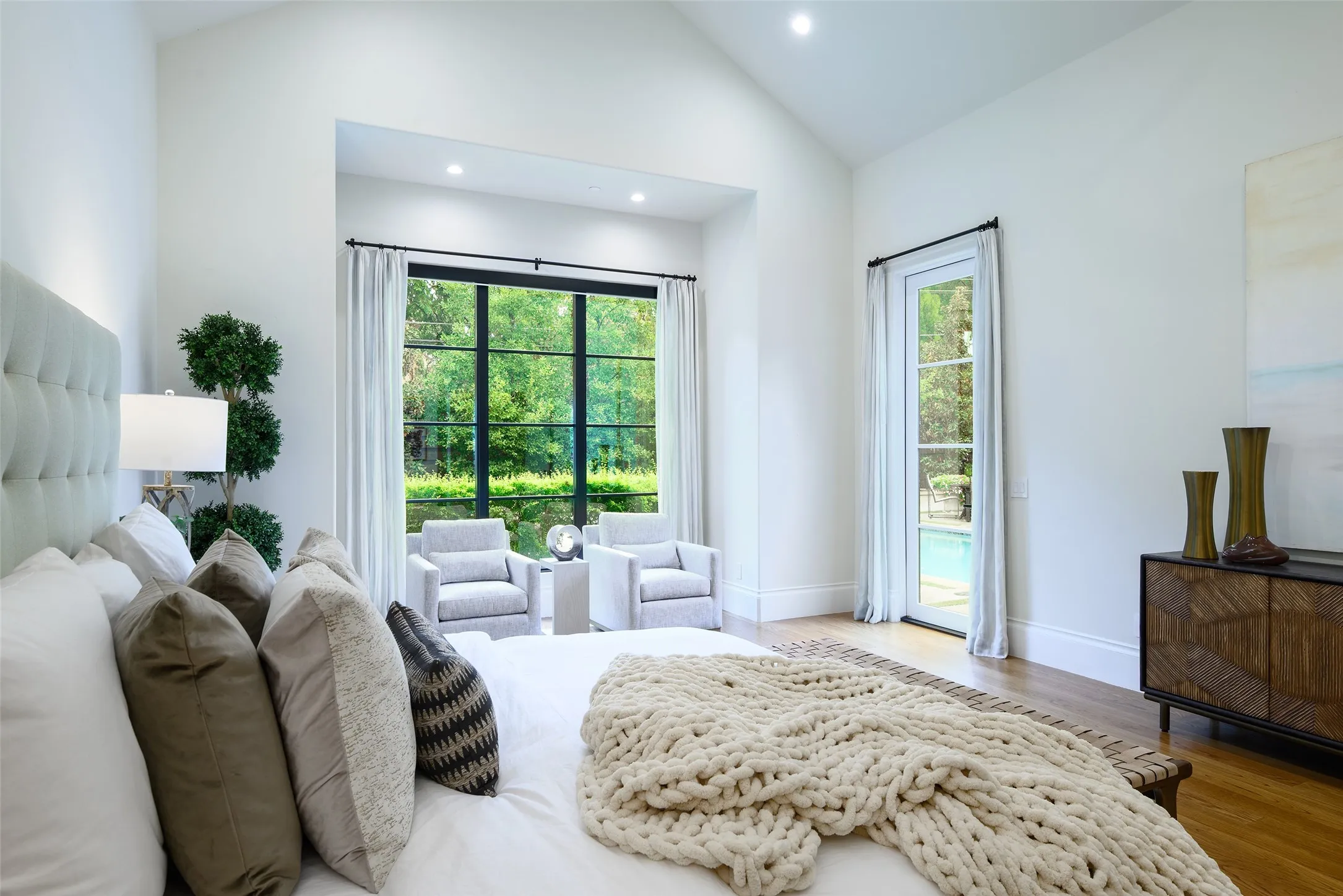 Single Family Residence For Sale in Dallas County , 6115 Northwood Road, Dallas, Texas 75225, 5 Bedroom, 8 Bathroom, 3 Garage spaces, 7,071 Sqft, built in 2018, mls#21400343, Real Estate Agent in Dallas, Homes For Sale in Dallas county, Homes For Sale in Dallas, Realtor in Dallas Texas, Real Estate Brokerage Independent Realty Texas, Luminita Cordes Realtor