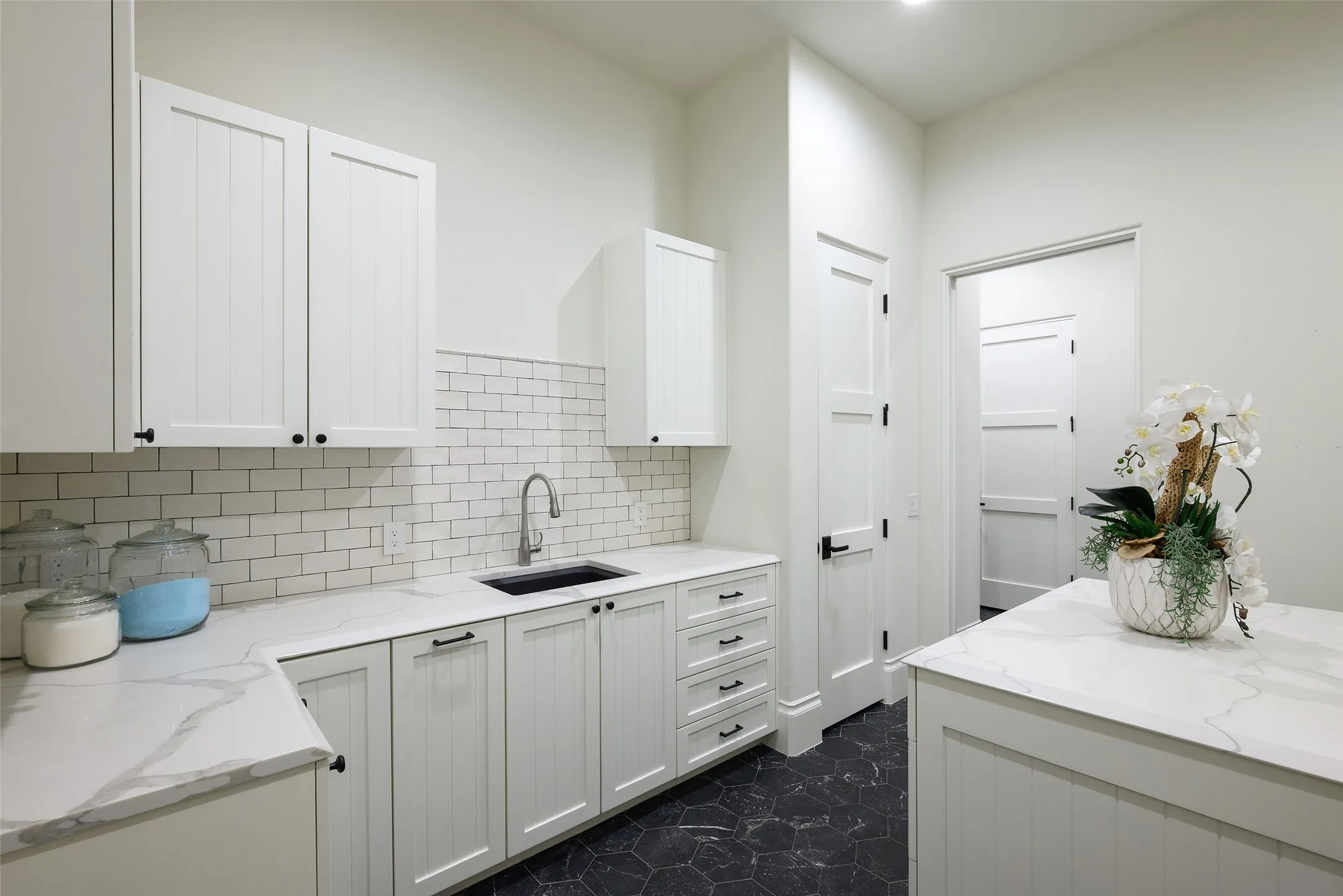 Single Family Residence For Sale in Dallas County , 6115 Northwood Road, Dallas, Texas 75225, 5 Bedroom, 8 Bathroom, 3 Garage spaces, 7,071 Sqft, built in 2018, mls#21400343, Real Estate Agent in Dallas, Homes For Sale in Dallas county, Homes For Sale in Dallas, Realtor in Dallas Texas, Real Estate Brokerage Independent Realty Texas, Luminita Cordes Realtor