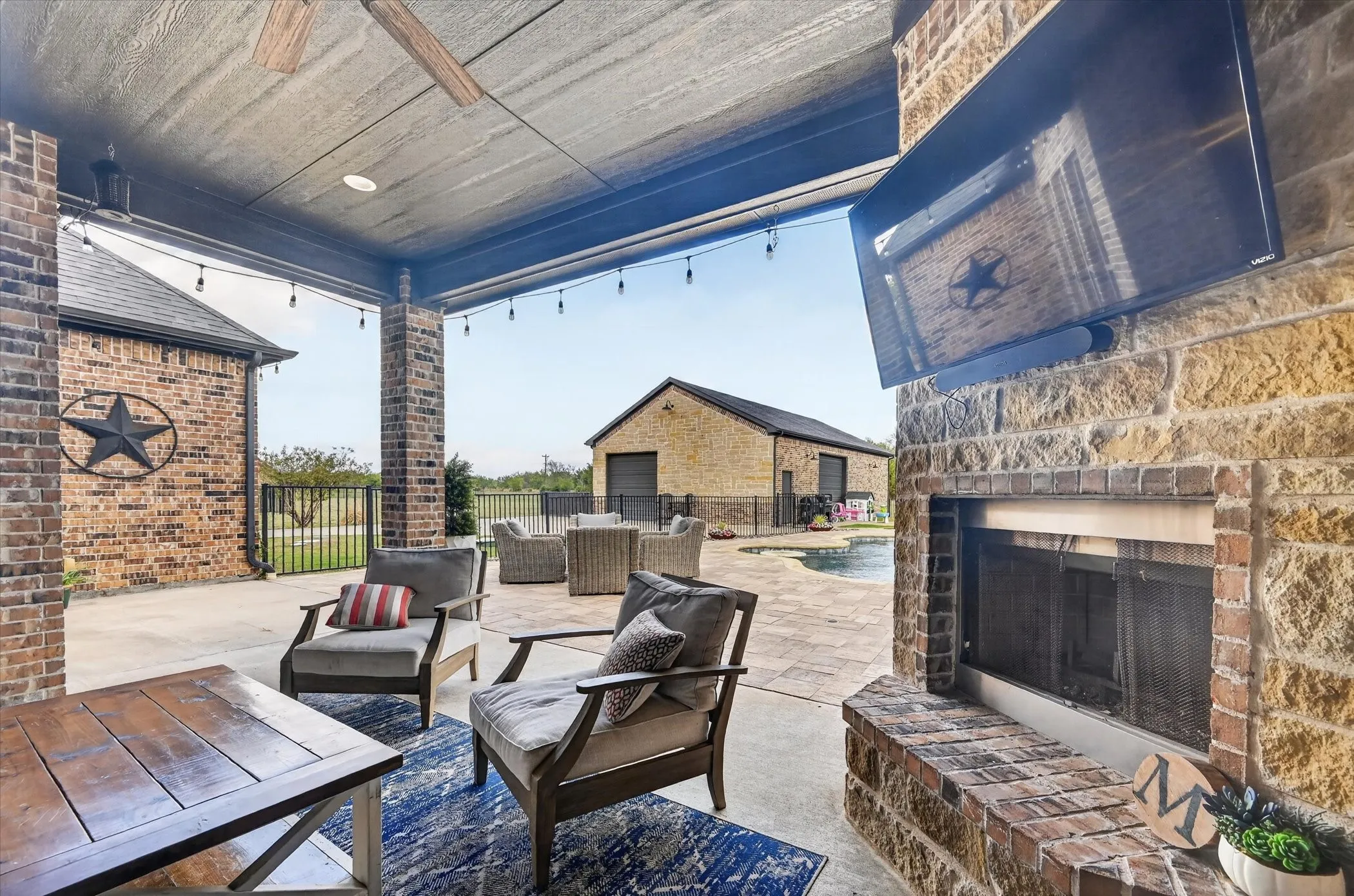 Single Family Residence For Sale in Rockwall County , 3075 Bridgecreek Drive, Rockwall, Texas 75032, 4 Bedroom, 3 Bathroom, 2 Garage spaces, 2,714 Sqft, built in 2017, mls#21409602, Real Estate Agent in Rockwall, Homes For Sale in Rockwall county, Homes For Sale in Rockwall, Realtor in Rockwall Texas, Real Estate Brokerage Independent Realty Texas, Luminita Cordes Realtor