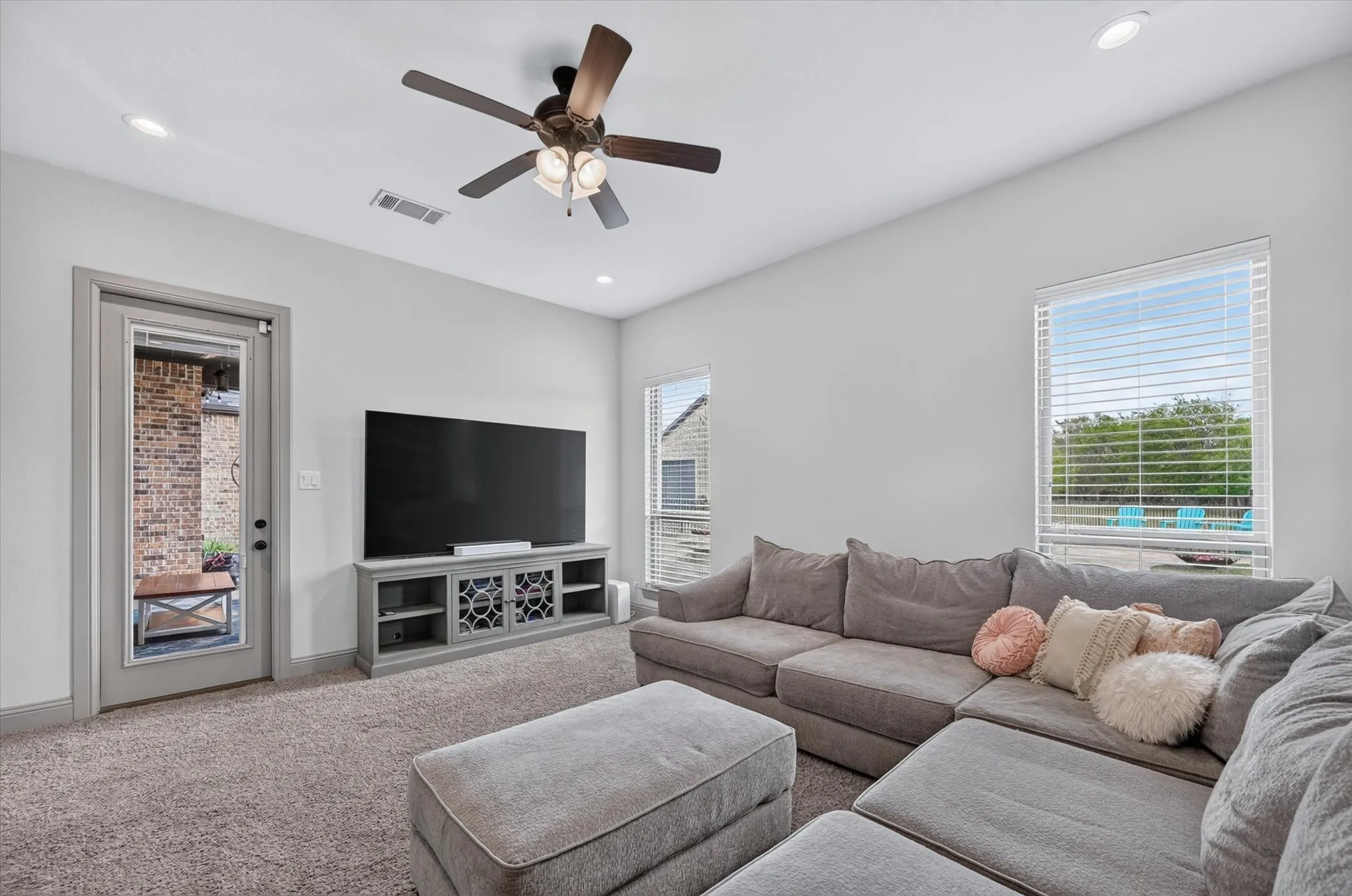 Single Family Residence For Sale in Rockwall County , 3075 Bridgecreek Drive, Rockwall, Texas 75032, 4 Bedroom, 3 Bathroom, 2 Garage spaces, 2,714 Sqft, built in 2017, mls#21409602, Real Estate Agent in Rockwall, Homes For Sale in Rockwall county, Homes For Sale in Rockwall, Realtor in Rockwall Texas, Real Estate Brokerage Independent Realty Texas, Luminita Cordes Realtor