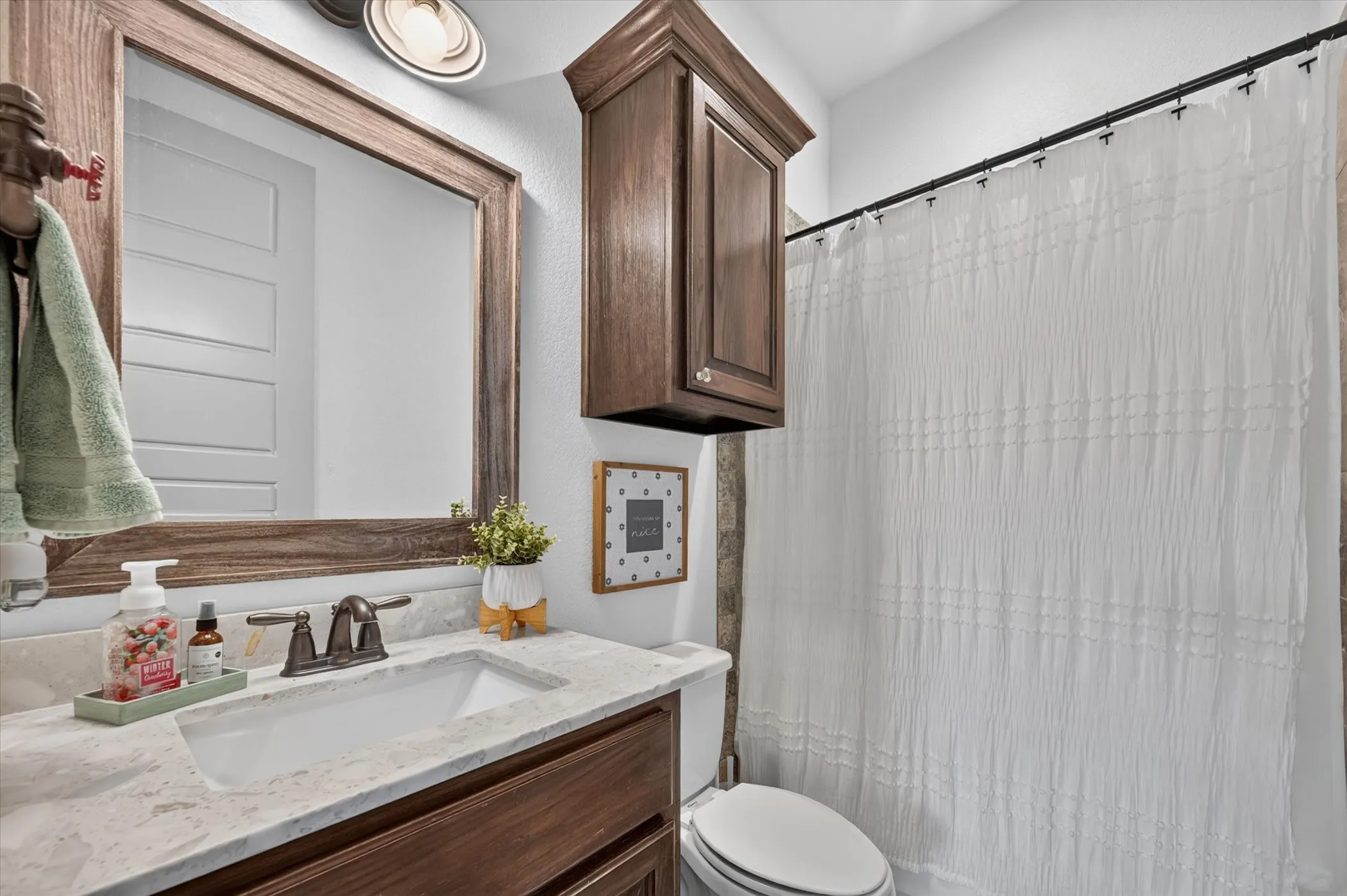 Single Family Residence For Sale in Rockwall County , 3075 Bridgecreek Drive, Rockwall, Texas 75032, 4 Bedroom, 3 Bathroom, 2 Garage spaces, 2,714 Sqft, built in 2017, mls#21409602, Real Estate Agent in Rockwall, Homes For Sale in Rockwall county, Homes For Sale in Rockwall, Realtor in Rockwall Texas, Real Estate Brokerage Independent Realty Texas, Luminita Cordes Realtor