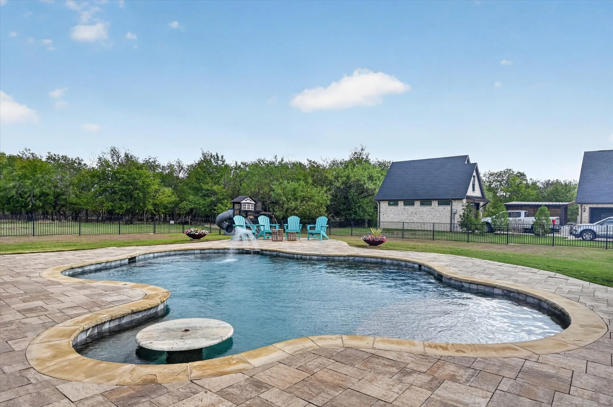Single Family Residence For Sale in Rockwall County , 3075 Bridgecreek Drive, Rockwall, Texas 75032, 4 Bedroom, 3 Bathroom, 2 Garage spaces, 2,714 Sqft, built in 2017, mls#21409602, Real Estate Agent in Rockwall, Homes For Sale in Rockwall county, Homes For Sale in Rockwall, Realtor in Rockwall Texas, Real Estate Brokerage Independent Realty Texas, Luminita Cordes Realtor