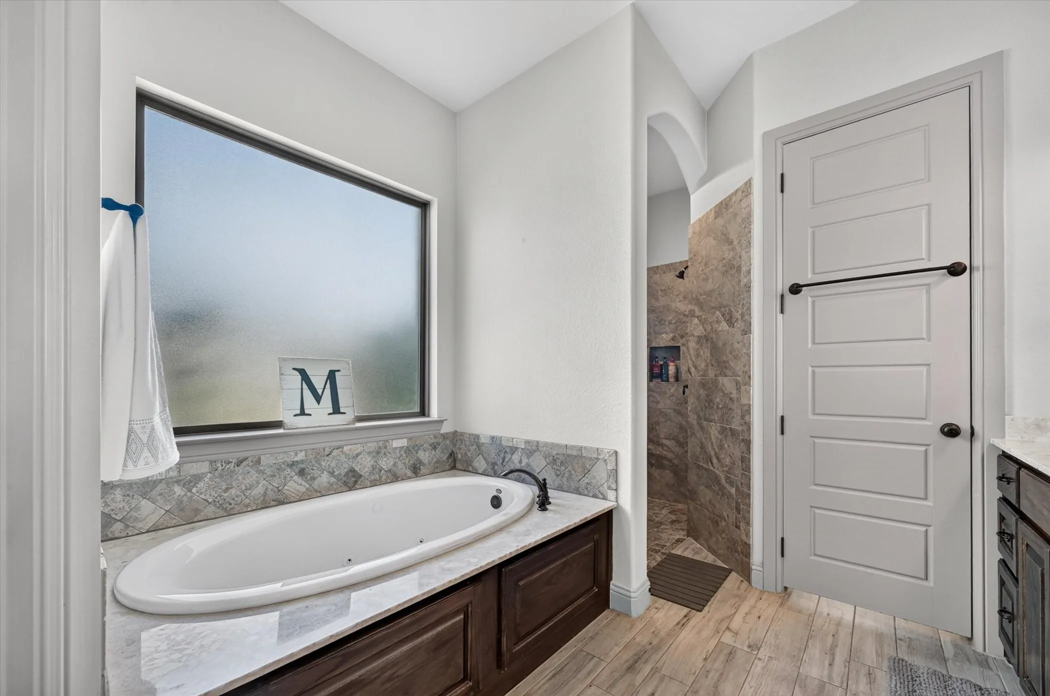Single Family Residence For Sale in Rockwall County , 3075 Bridgecreek Drive, Rockwall, Texas 75032, 4 Bedroom, 3 Bathroom, 2 Garage spaces, 2,714 Sqft, built in 2017, mls#21409602, Real Estate Agent in Rockwall, Homes For Sale in Rockwall county, Homes For Sale in Rockwall, Realtor in Rockwall Texas, Real Estate Brokerage Independent Realty Texas, Luminita Cordes Realtor