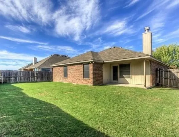 Single Family Residence For Rent in Tarrant County , 609 Piper Drive, Saginaw, Texas 76179, 3 Bedroom, 2 Bathroom, 2 Garage spaces, 1,629 Sqft, built in 2006, mls#21411703, Real Estate Agent in Saginaw, Homes For Rent in Tarrant county, Homes For Rent in Saginaw, Realtor in Saginaw Texas, Real Estate Brokerage Independent Realty Texas, Luminita Cordes Realtor