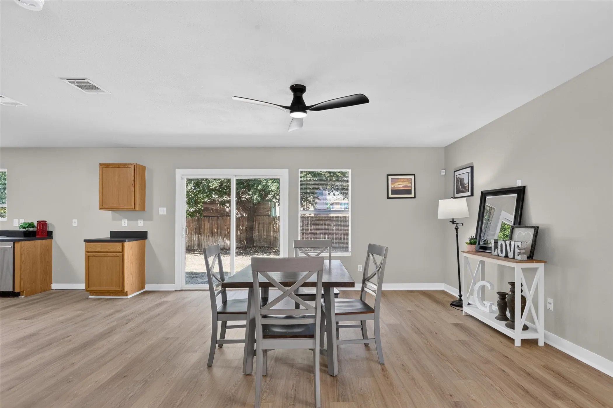Single Family Residence For Sale in Tarrant County , 8661 Boswell Meadows Drive, Fort Worth, Texas 76179, 4 Bedroom, 3 Bathroom, 2 Garage spaces, 2,252 Sqft, built in 2006, mls#21410716, Real Estate Agent in Fort Worth, Homes For Sale in Tarrant county, Homes For Sale in Fort Worth, Realtor in Fort Worth Texas, Real Estate Brokerage Independent Realty Texas, Luminita Cordes Realtor