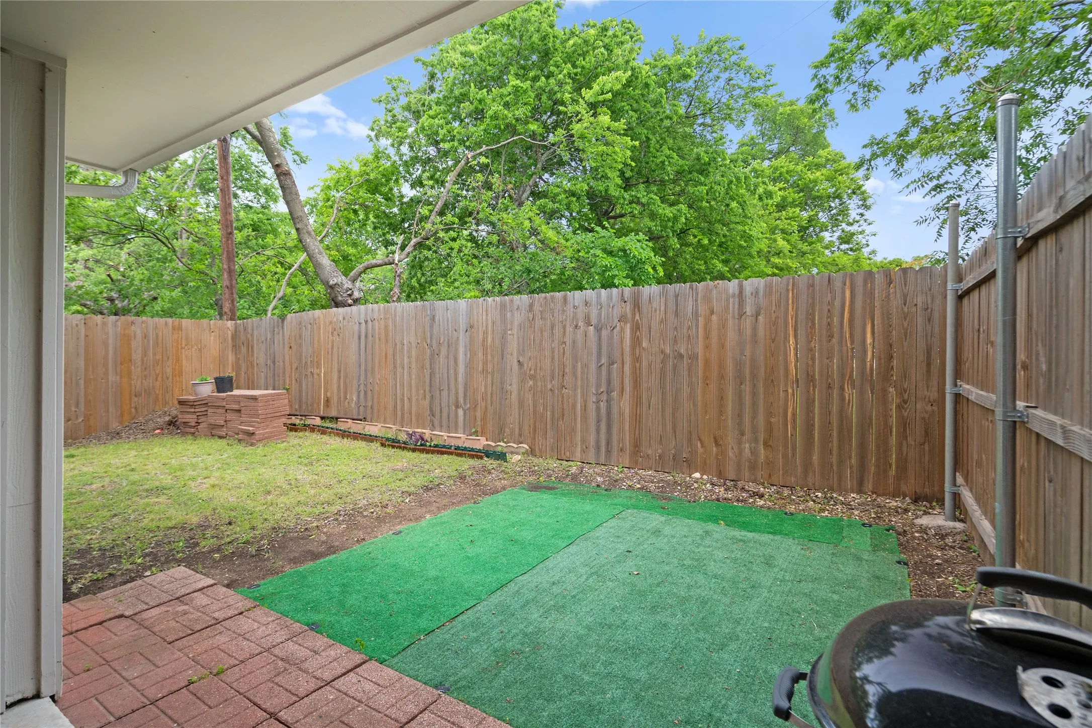 Single Family Residence For Rent in Dallas County , 139 Graystone Place, Duncanville, Texas 75137, 2 Bedroom, 2 Bathroom, Garage spaces, 1,024 Sqft, built in 1982, mls#21393011, Real Estate Agent in Duncanville, Homes For Rent in Dallas county, Homes For Rent in Duncanville, Realtor in Duncanville Texas, Real Estate Brokerage Independent Realty Texas, Luminita Cordes Realtor