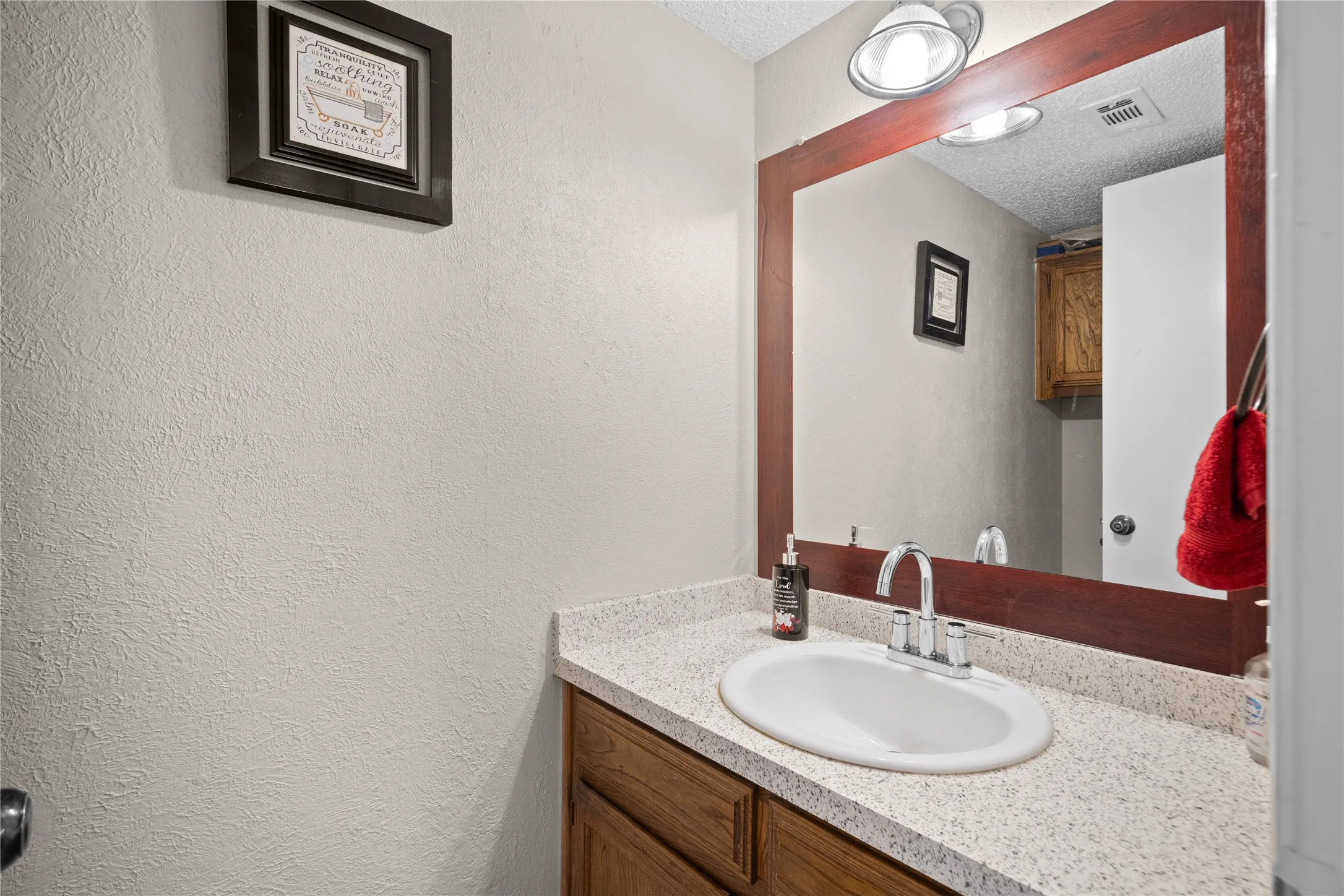 Single Family Residence For Rent in Dallas County , 139 Graystone Place, Duncanville, Texas 75137, 2 Bedroom, 2 Bathroom, Garage spaces, 1,024 Sqft, built in 1982, mls#21393011, Real Estate Agent in Duncanville, Homes For Rent in Dallas county, Homes For Rent in Duncanville, Realtor in Duncanville Texas, Real Estate Brokerage Independent Realty Texas, Luminita Cordes Realtor