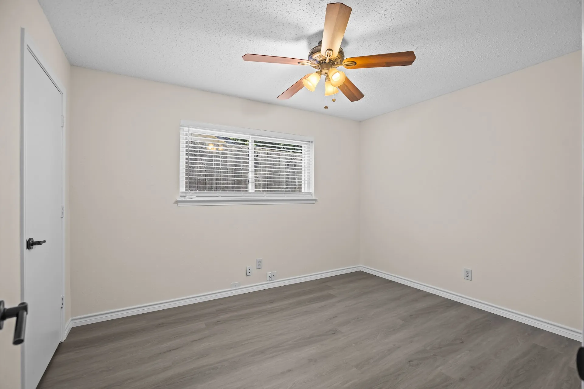 Single Family Residence For Rent in Dallas County , 3837 Shadycreek Drive, Garland, Texas 75042, 4 Bedroom, 3 Bathroom, 2 Garage spaces, 2,388 Sqft, built in 1977, mls#21411690, Real Estate Agent in Garland, Homes For Rent in Dallas county, Homes For Rent in Garland, Realtor in Garland Texas, Real Estate Brokerage Independent Realty Texas, Luminita Cordes Realtor