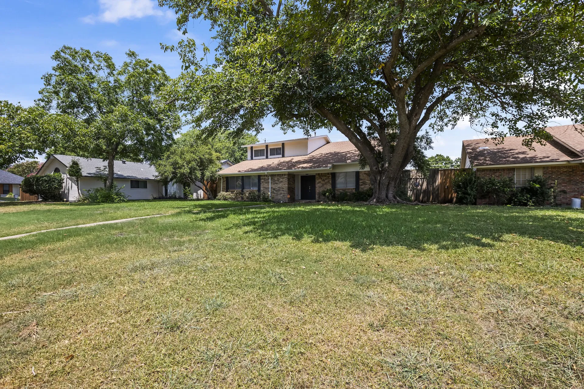 Single Family Residence For Rent in Dallas County , 3837 Shadycreek Drive, Garland, Texas 75042, 4 Bedroom, 3 Bathroom, 2 Garage spaces, 2,388 Sqft, built in 1977, mls#21411690, Real Estate Agent in Garland, Homes For Rent in Dallas county, Homes For Rent in Garland, Realtor in Garland Texas, Real Estate Brokerage Independent Realty Texas, Luminita Cordes Realtor
