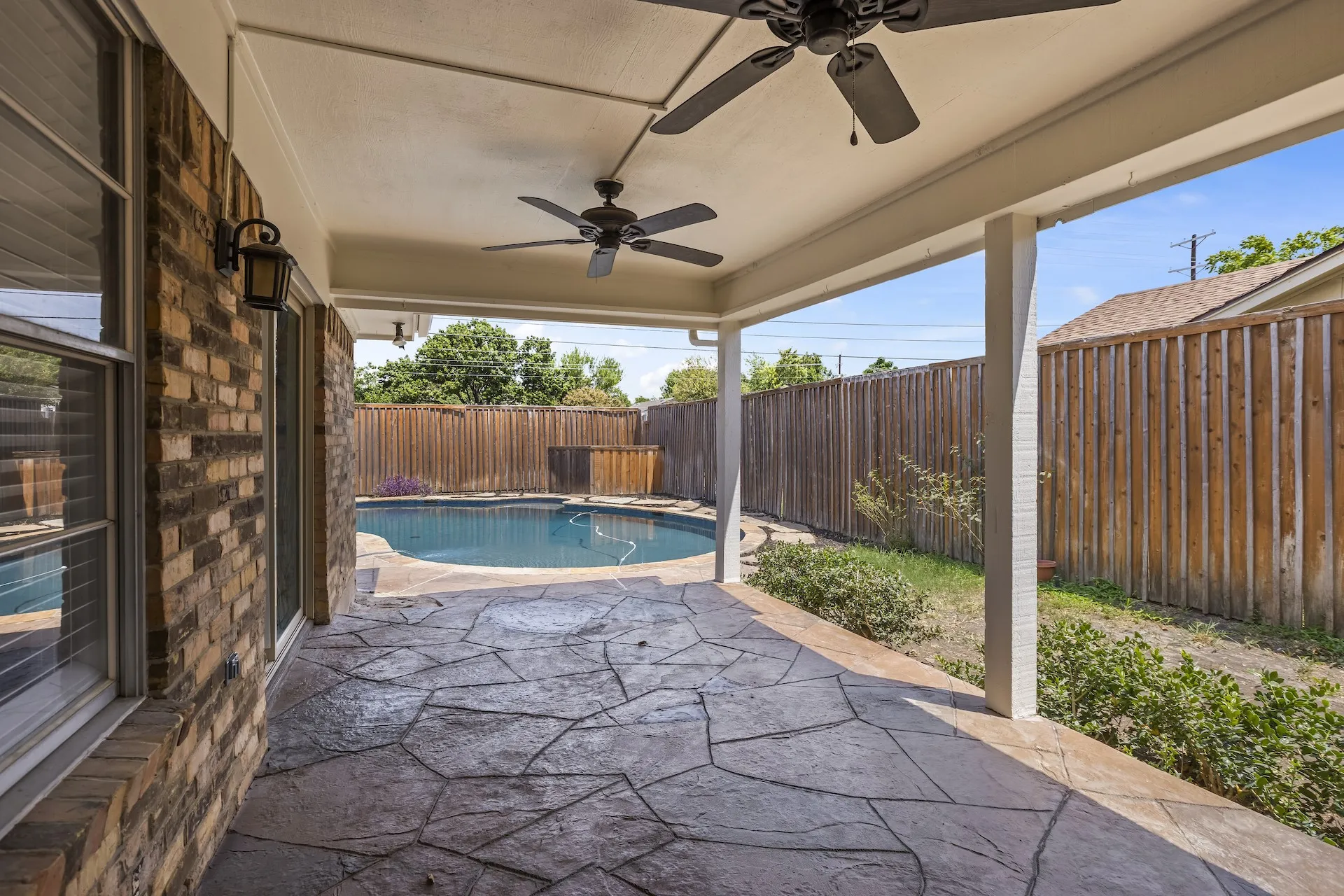 Single Family Residence For Rent in Dallas County , 3837 Shadycreek Drive, Garland, Texas 75042, 4 Bedroom, 3 Bathroom, 2 Garage spaces, 2,388 Sqft, built in 1977, mls#21411690, Real Estate Agent in Garland, Homes For Rent in Dallas county, Homes For Rent in Garland, Realtor in Garland Texas, Real Estate Brokerage Independent Realty Texas, Luminita Cordes Realtor