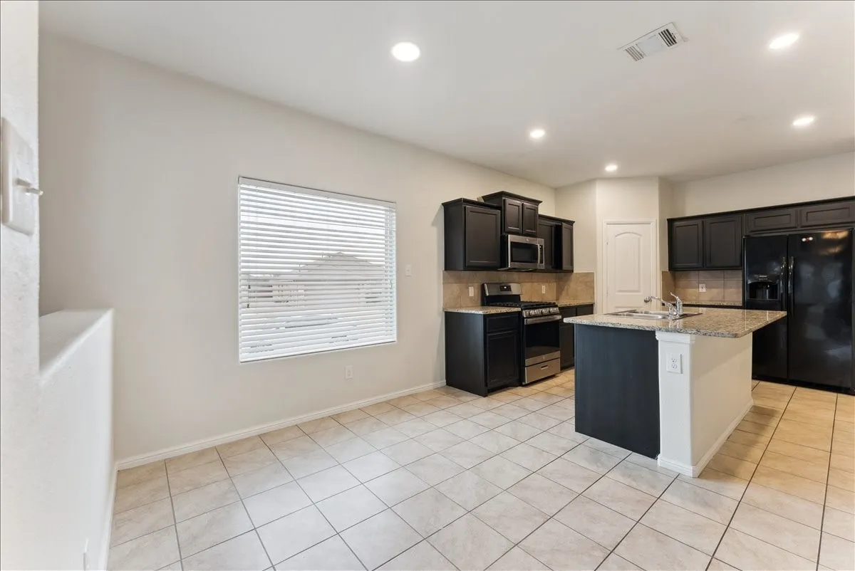 Single Family Residence For Sale in Tarrant County , 8437 Artesian Springs Drive, Fort Worth, Texas 76131, 5 Bedroom, 4 Bathroom, 2 Garage spaces, 2,259 Sqft, built in 2018, mls#21406275, Real Estate Agent in Fort Worth, Homes For Sale in Tarrant county, Homes For Sale in Fort Worth, Realtor in Fort Worth Texas, Real Estate Brokerage Independent Realty Texas, Luminita Cordes Realtor