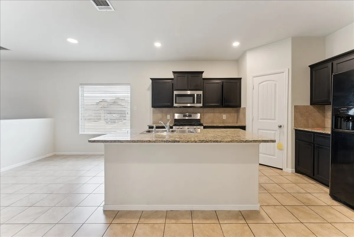Single Family Residence For Sale in Tarrant County , 8437 Artesian Springs Drive, Fort Worth, Texas 76131, 5 Bedroom, 4 Bathroom, 2 Garage spaces, 2,259 Sqft, built in 2018, mls#21406275, Real Estate Agent in Fort Worth, Homes For Sale in Tarrant county, Homes For Sale in Fort Worth, Realtor in Fort Worth Texas, Real Estate Brokerage Independent Realty Texas, Luminita Cordes Realtor