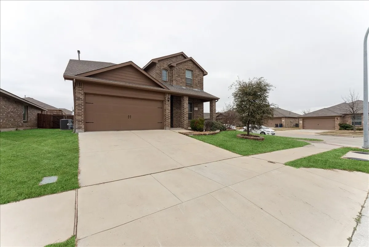 Single Family Residence For Sale in Tarrant County , 8437 Artesian Springs Drive, Fort Worth, Texas 76131, 5 Bedroom, 4 Bathroom, 2 Garage spaces, 2,259 Sqft, built in 2018, mls#21406275, Real Estate Agent in Fort Worth, Homes For Sale in Tarrant county, Homes For Sale in Fort Worth, Realtor in Fort Worth Texas, Real Estate Brokerage Independent Realty Texas, Luminita Cordes Realtor