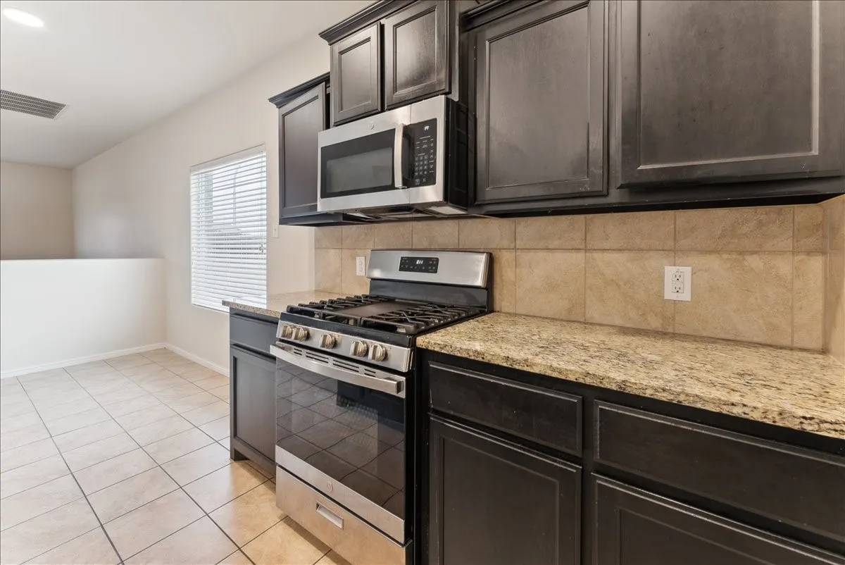 Single Family Residence For Sale in Tarrant County , 8437 Artesian Springs Drive, Fort Worth, Texas 76131, 5 Bedroom, 4 Bathroom, 2 Garage spaces, 2,259 Sqft, built in 2018, mls#21406275, Real Estate Agent in Fort Worth, Homes For Sale in Tarrant county, Homes For Sale in Fort Worth, Realtor in Fort Worth Texas, Real Estate Brokerage Independent Realty Texas, Luminita Cordes Realtor