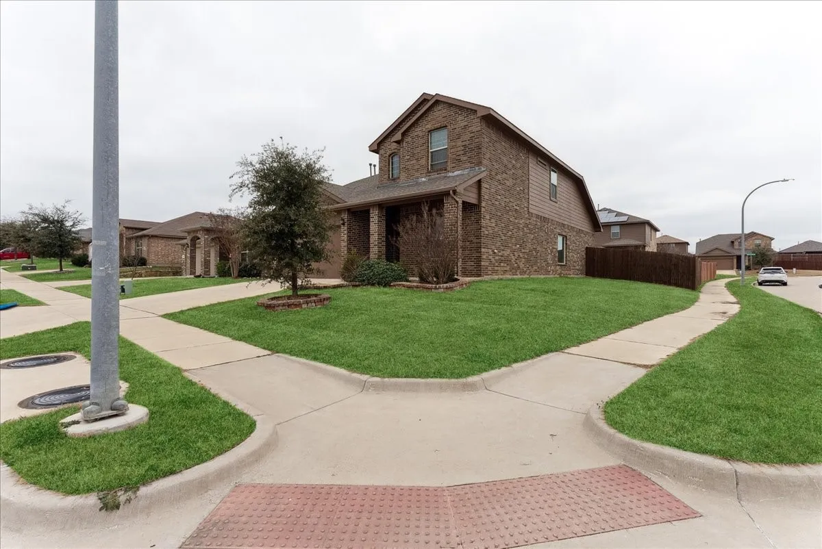 Single Family Residence For Sale in Tarrant County , 8437 Artesian Springs Drive, Fort Worth, Texas 76131, 5 Bedroom, 4 Bathroom, 2 Garage spaces, 2,259 Sqft, built in 2018, mls#21406275, Real Estate Agent in Fort Worth, Homes For Sale in Tarrant county, Homes For Sale in Fort Worth, Realtor in Fort Worth Texas, Real Estate Brokerage Independent Realty Texas, Luminita Cordes Realtor