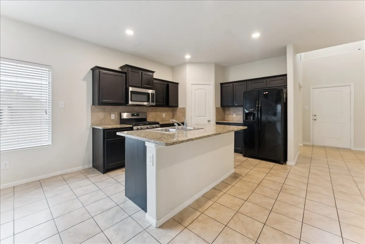 Single Family Residence For Sale in Tarrant County , 8437 Artesian Springs Drive, Fort Worth, Texas 76131, 5 Bedroom, 4 Bathroom, 2 Garage spaces, 2,259 Sqft, built in 2018, mls#21406275, Real Estate Agent in Fort Worth, Homes For Sale in Tarrant county, Homes For Sale in Fort Worth, Realtor in Fort Worth Texas, Real Estate Brokerage Independent Realty Texas, Luminita Cordes Realtor
