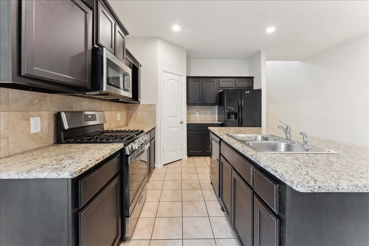 Single Family Residence For Sale in Tarrant County , 8437 Artesian Springs Drive, Fort Worth, Texas 76131, 5 Bedroom, 4 Bathroom, 2 Garage spaces, 2,259 Sqft, built in 2018, mls#21406275, Real Estate Agent in Fort Worth, Homes For Sale in Tarrant county, Homes For Sale in Fort Worth, Realtor in Fort Worth Texas, Real Estate Brokerage Independent Realty Texas, Luminita Cordes Realtor