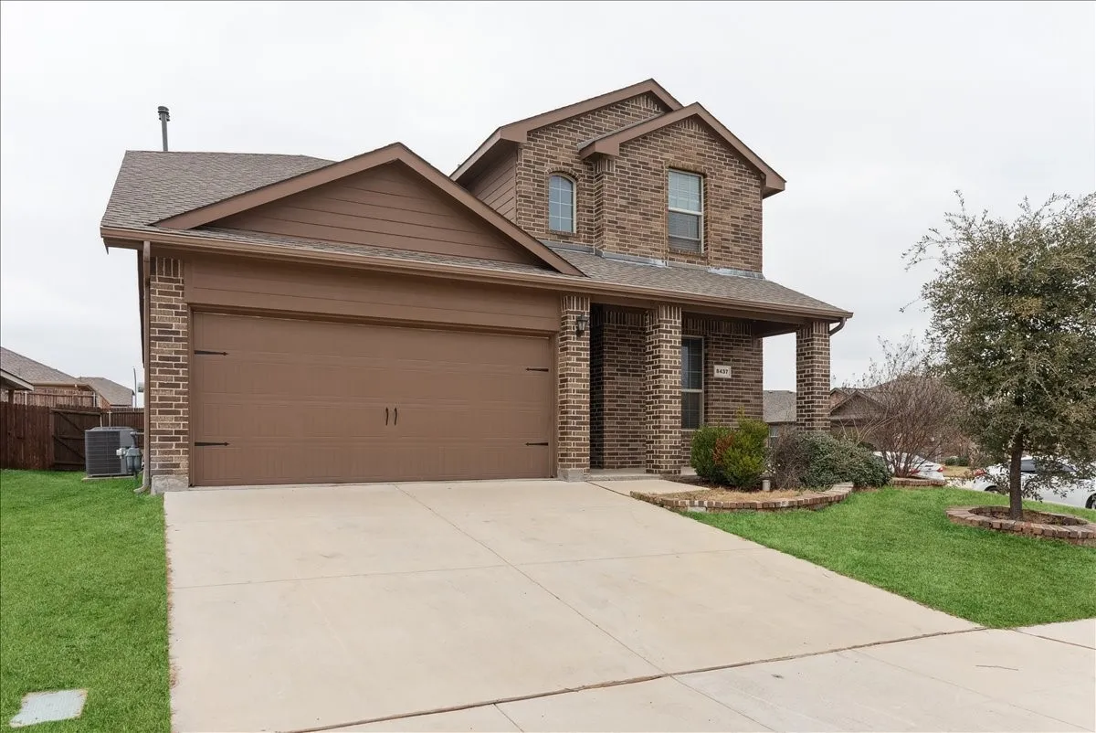 Single Family Residence For Sale in Tarrant County , 8437 Artesian Springs Drive, Fort Worth, Texas 76131, 5 Bedroom, 4 Bathroom, 2 Garage spaces, 2,259 Sqft, built in 2018, mls#21406275, Real Estate Agent in Fort Worth, Homes For Sale in Tarrant county, Homes For Sale in Fort Worth, Realtor in Fort Worth Texas, Real Estate Brokerage Independent Realty Texas, Luminita Cordes Realtor