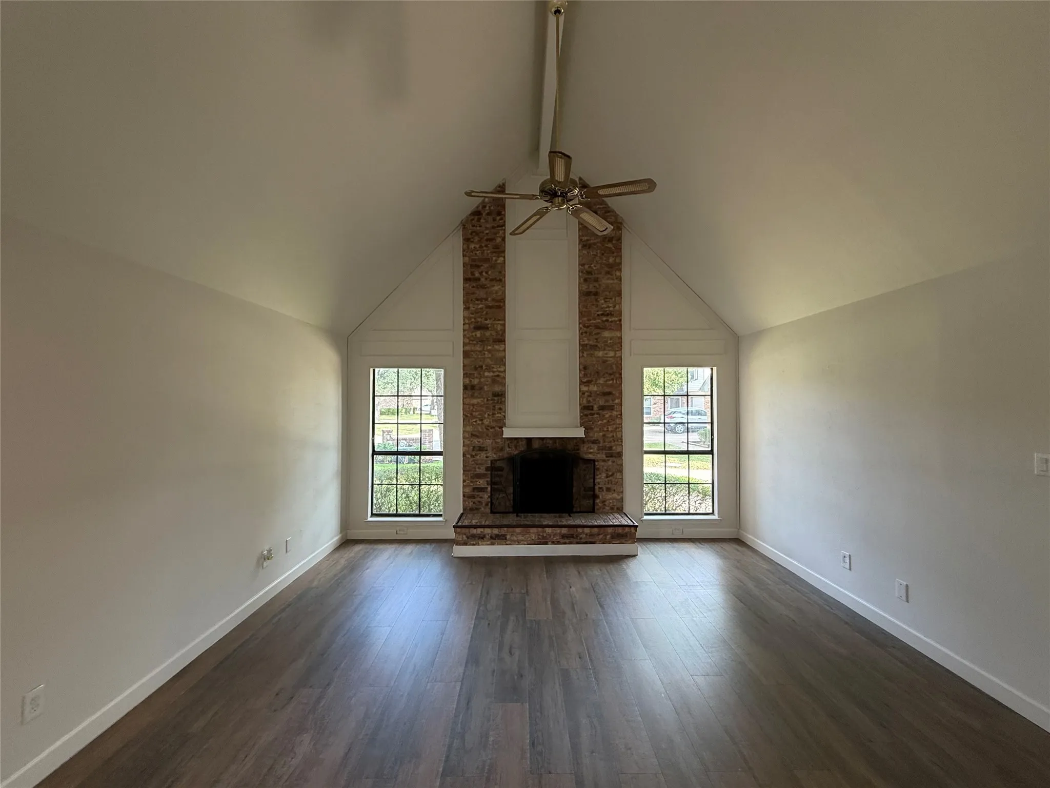 Single Family Residence For Sale in Dallas County , 3326 Briaroaks Drive, Garland, Texas 75044, 2 Bedroom, 2 Bathroom, 1 Garage spaces, 1,161 Sqft, built in 1984, mls#21411661, Real Estate Agent in Garland, Homes For Sale in Dallas county, Homes For Sale in Garland, Realtor in Garland Texas, Real Estate Brokerage Independent Realty Texas, Luminita Cordes Realtor