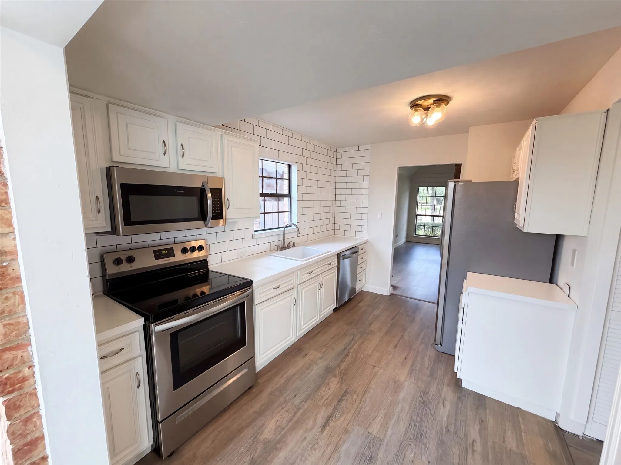 Single Family Residence For Sale in Dallas County , 3326 Briaroaks Drive, Garland, Texas 75044, 2 Bedroom, 2 Bathroom, 1 Garage spaces, 1,161 Sqft, built in 1984, mls#21411661, Real Estate Agent in Garland, Homes For Sale in Dallas county, Homes For Sale in Garland, Realtor in Garland Texas, Real Estate Brokerage Independent Realty Texas, Luminita Cordes Realtor