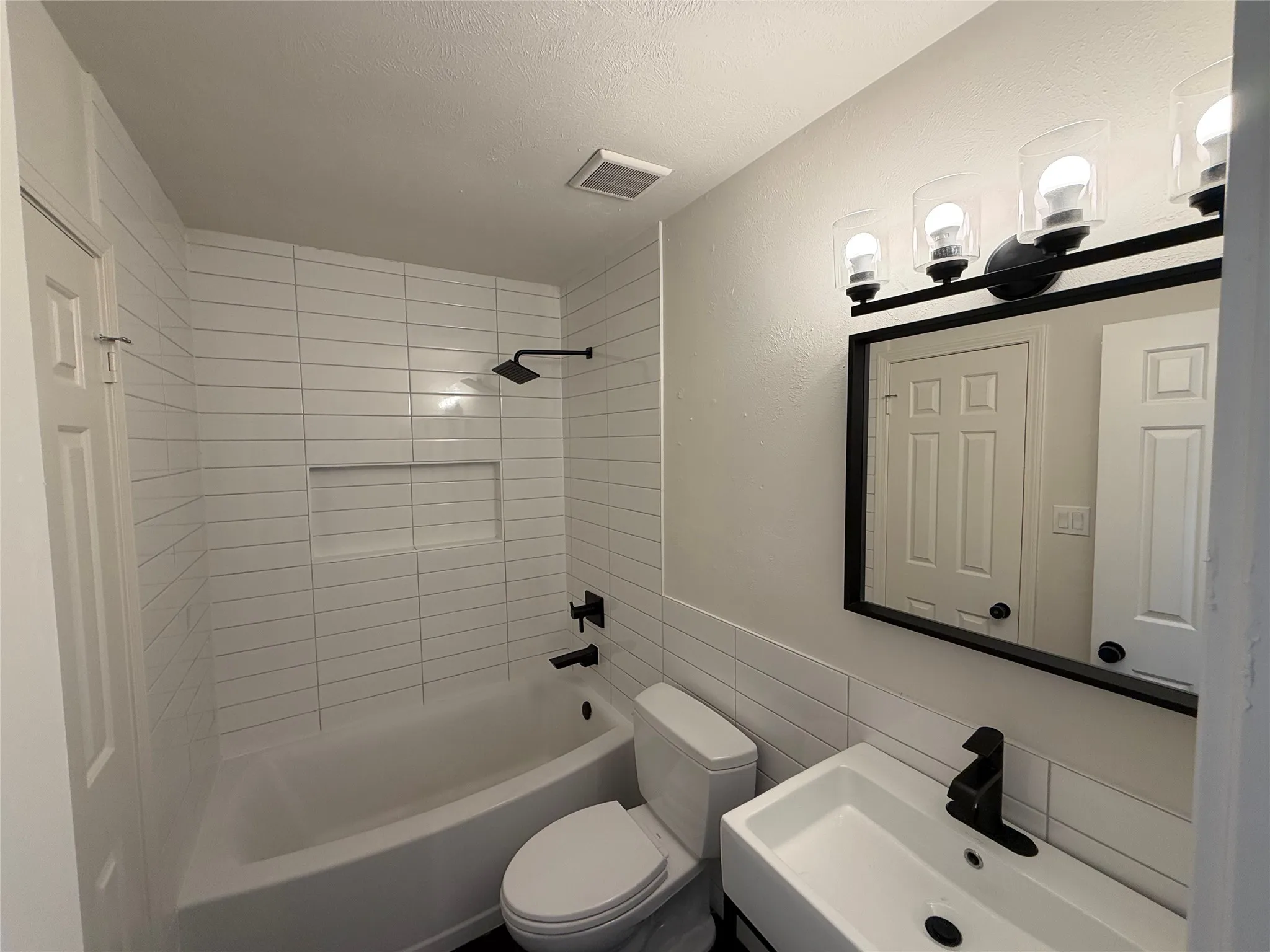 Single Family Residence For Sale in Dallas County , 3326 Briaroaks Drive, Garland, Texas 75044, 2 Bedroom, 2 Bathroom, 1 Garage spaces, 1,161 Sqft, built in 1984, mls#21411661, Real Estate Agent in Garland, Homes For Sale in Dallas county, Homes For Sale in Garland, Realtor in Garland Texas, Real Estate Brokerage Independent Realty Texas, Luminita Cordes Realtor