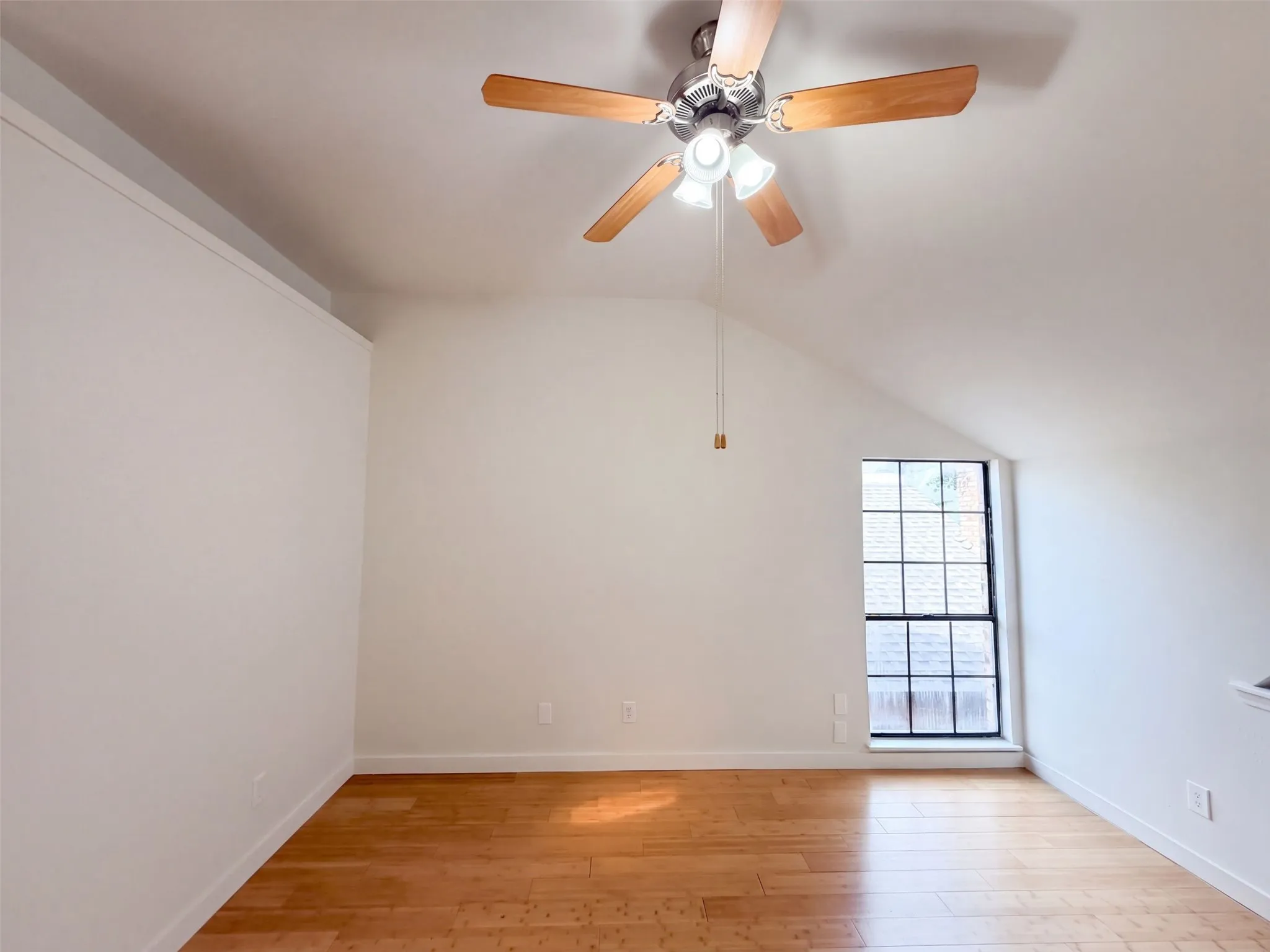 Single Family Residence For Sale in Dallas County , 3326 Briaroaks Drive, Garland, Texas 75044, 2 Bedroom, 2 Bathroom, 1 Garage spaces, 1,161 Sqft, built in 1984, mls#21411661, Real Estate Agent in Garland, Homes For Sale in Dallas county, Homes For Sale in Garland, Realtor in Garland Texas, Real Estate Brokerage Independent Realty Texas, Luminita Cordes Realtor