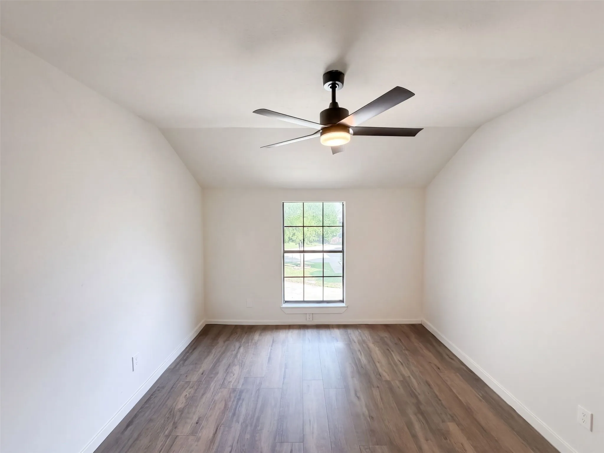Single Family Residence For Sale in Dallas County , 3326 Briaroaks Drive, Garland, Texas 75044, 2 Bedroom, 2 Bathroom, 1 Garage spaces, 1,161 Sqft, built in 1984, mls#21411661, Real Estate Agent in Garland, Homes For Sale in Dallas county, Homes For Sale in Garland, Realtor in Garland Texas, Real Estate Brokerage Independent Realty Texas, Luminita Cordes Realtor