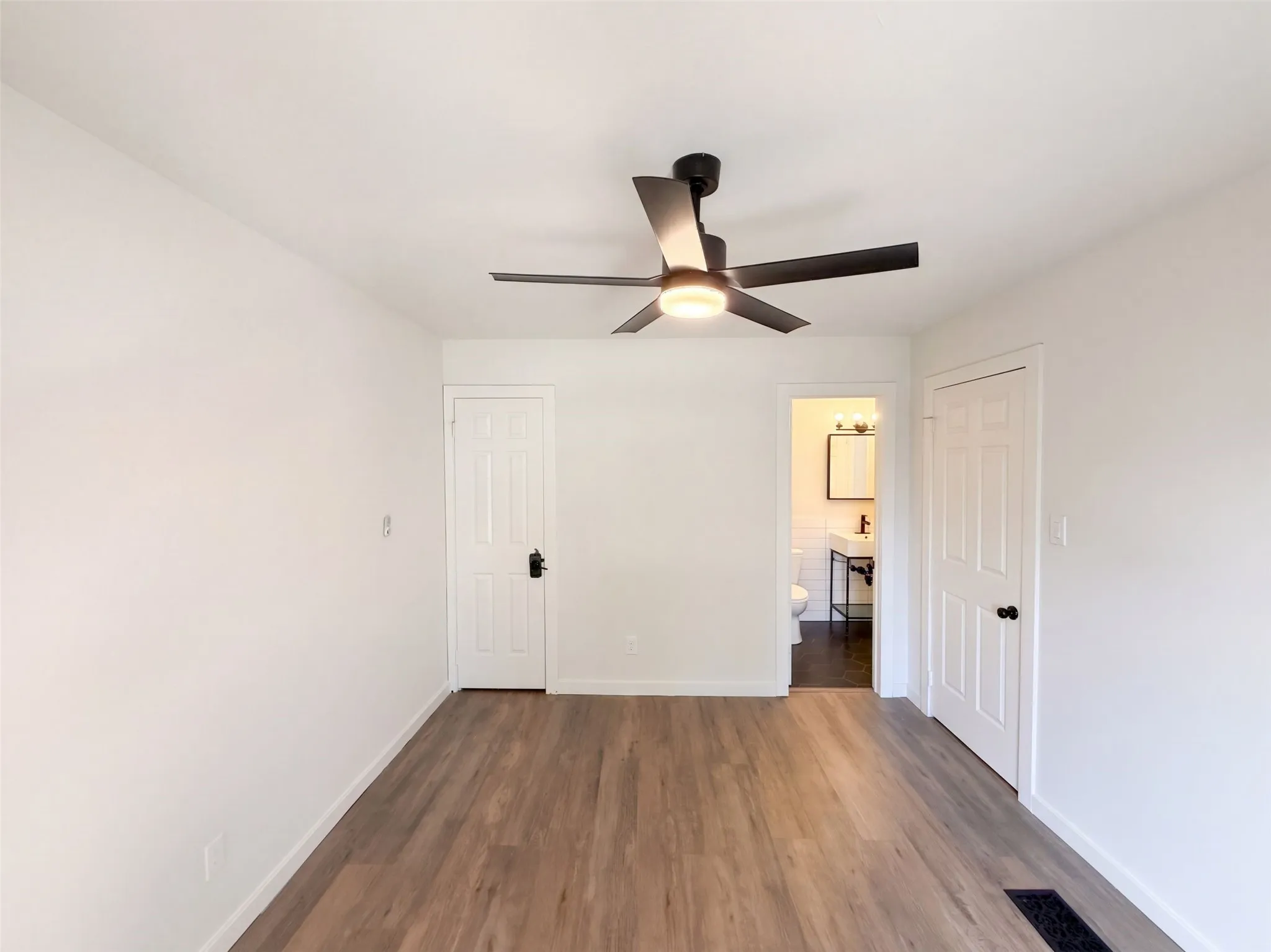Single Family Residence For Sale in Dallas County , 3326 Briaroaks Drive, Garland, Texas 75044, 2 Bedroom, 2 Bathroom, 1 Garage spaces, 1,161 Sqft, built in 1984, mls#21411661, Real Estate Agent in Garland, Homes For Sale in Dallas county, Homes For Sale in Garland, Realtor in Garland Texas, Real Estate Brokerage Independent Realty Texas, Luminita Cordes Realtor
