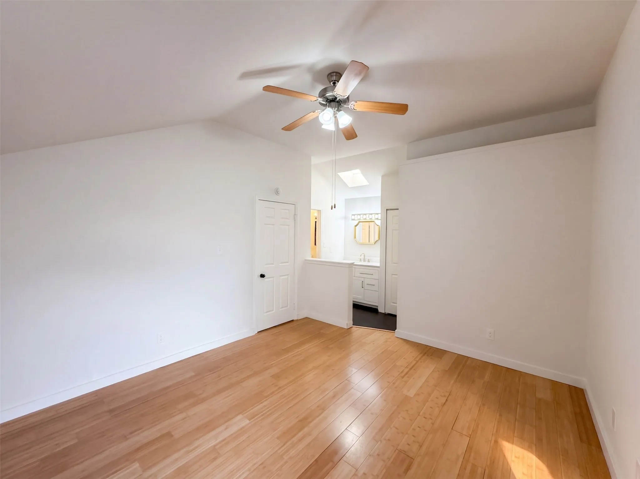 Single Family Residence For Sale in Dallas County , 3326 Briaroaks Drive, Garland, Texas 75044, 2 Bedroom, 2 Bathroom, 1 Garage spaces, 1,161 Sqft, built in 1984, mls#21411661, Real Estate Agent in Garland, Homes For Sale in Dallas county, Homes For Sale in Garland, Realtor in Garland Texas, Real Estate Brokerage Independent Realty Texas, Luminita Cordes Realtor