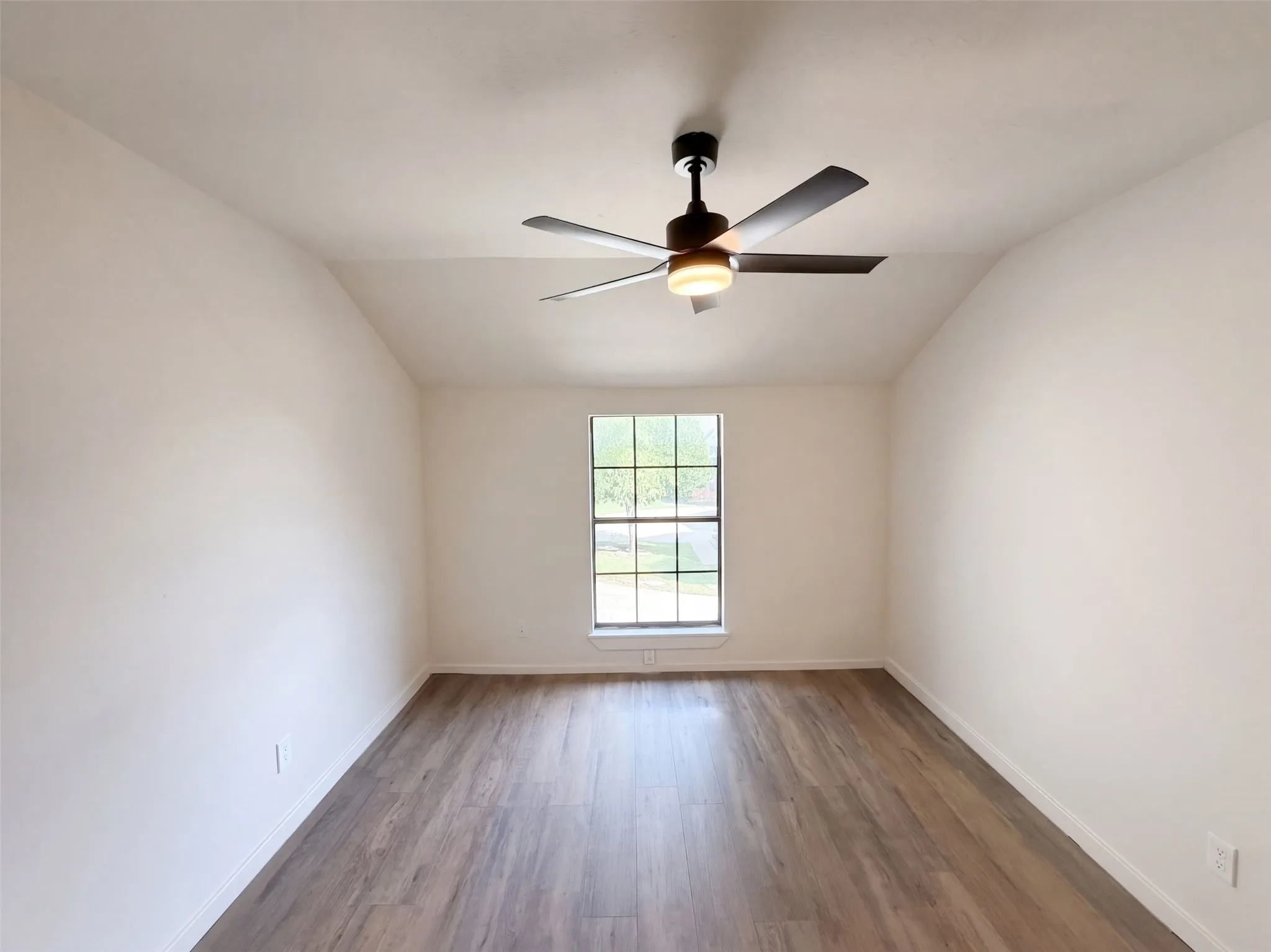 Single Family Residence For Sale in Dallas County , 3326 Briaroaks Drive, Garland, Texas 75044, 2 Bedroom, 2 Bathroom, 1 Garage spaces, 1,161 Sqft, built in 1984, mls#21411661, Real Estate Agent in Garland, Homes For Sale in Dallas county, Homes For Sale in Garland, Realtor in Garland Texas, Real Estate Brokerage Independent Realty Texas, Luminita Cordes Realtor