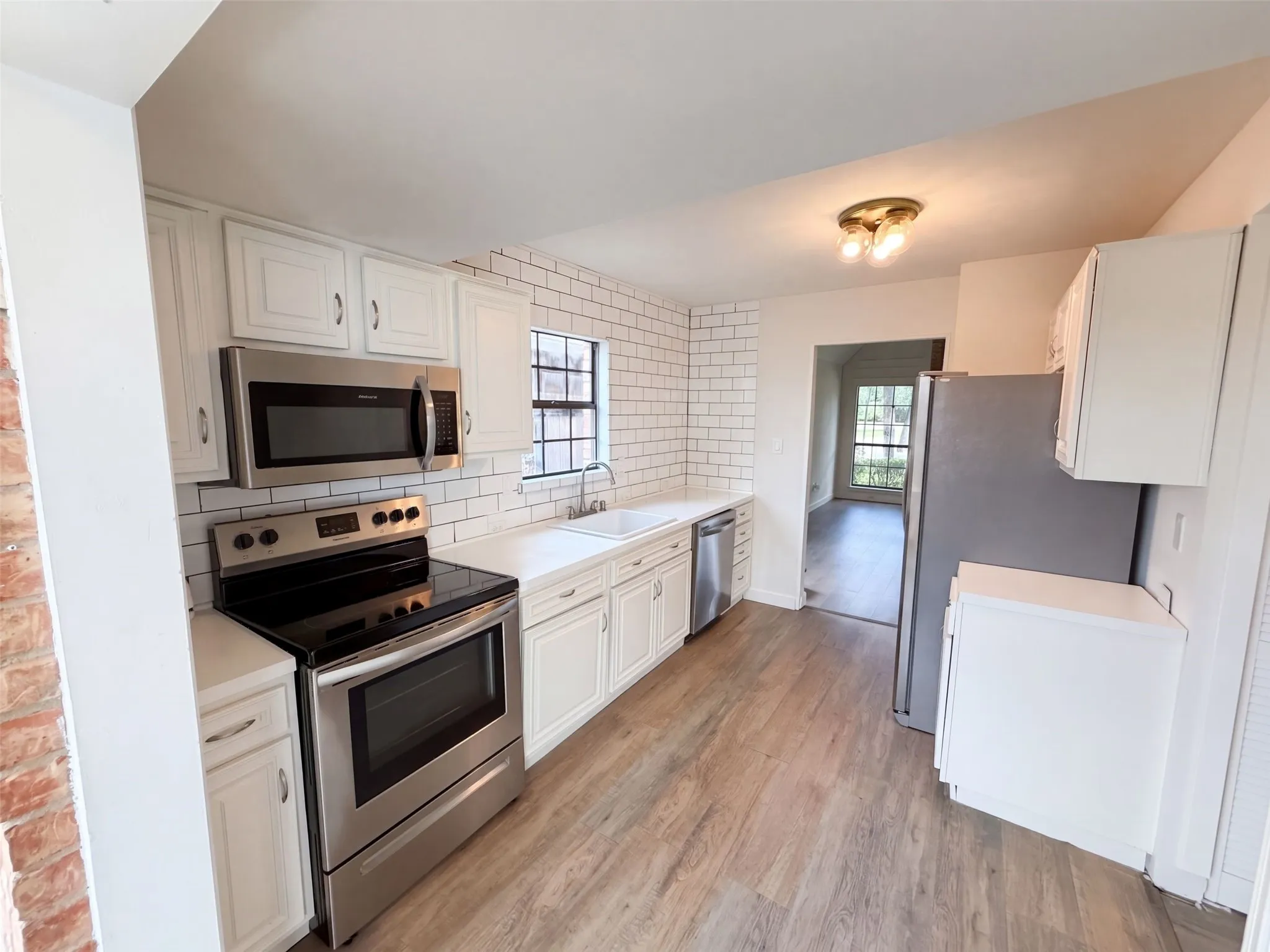 Single Family Residence For Sale in Dallas County , 3326 Briaroaks Drive, Garland, Texas 75044, 2 Bedroom, 2 Bathroom, 1 Garage spaces, 1,161 Sqft, built in 1984, mls#21411661, Real Estate Agent in Garland, Homes For Sale in Dallas county, Homes For Sale in Garland, Realtor in Garland Texas, Real Estate Brokerage Independent Realty Texas, Luminita Cordes Realtor