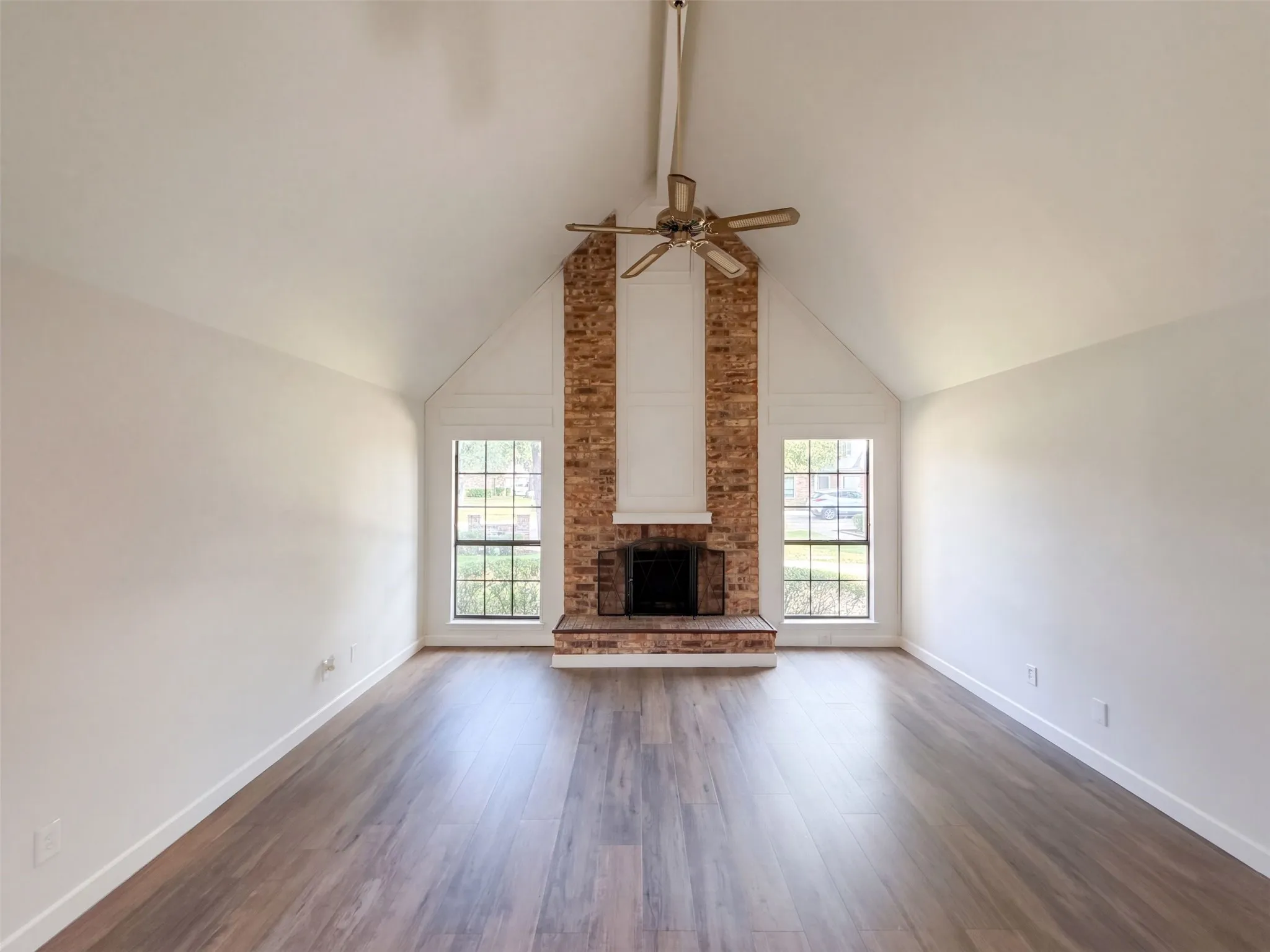 Single Family Residence For Sale in Dallas County , 3326 Briaroaks Drive, Garland, Texas 75044, 2 Bedroom, 2 Bathroom, 1 Garage spaces, 1,161 Sqft, built in 1984, mls#21411661, Real Estate Agent in Garland, Homes For Sale in Dallas county, Homes For Sale in Garland, Realtor in Garland Texas, Real Estate Brokerage Independent Realty Texas, Luminita Cordes Realtor