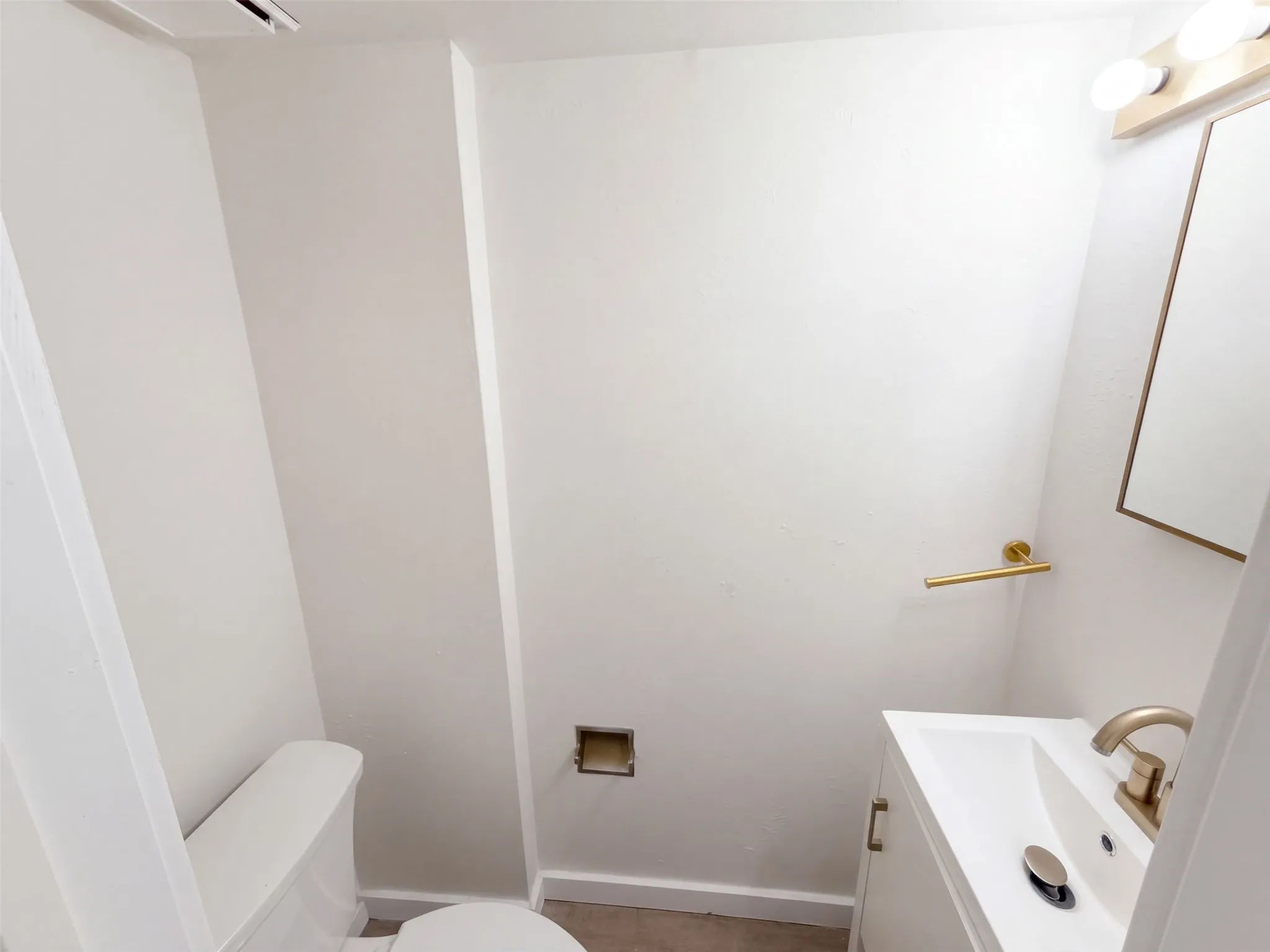 Single Family Residence For Sale in Dallas County , 3326 Briaroaks Drive, Garland, Texas 75044, 2 Bedroom, 2 Bathroom, 1 Garage spaces, 1,161 Sqft, built in 1984, mls#21411661, Real Estate Agent in Garland, Homes For Sale in Dallas county, Homes For Sale in Garland, Realtor in Garland Texas, Real Estate Brokerage Independent Realty Texas, Luminita Cordes Realtor