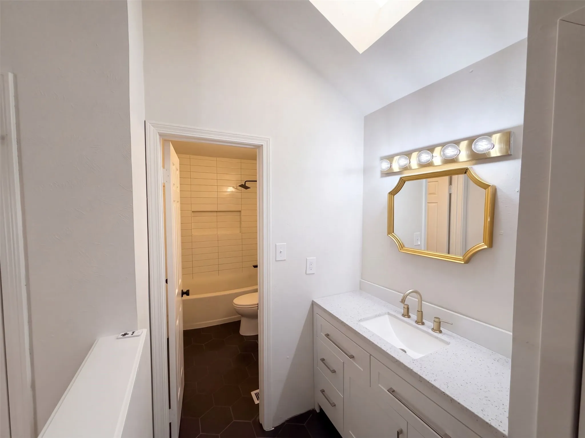 Single Family Residence For Sale in Dallas County , 3326 Briaroaks Drive, Garland, Texas 75044, 2 Bedroom, 2 Bathroom, 1 Garage spaces, 1,161 Sqft, built in 1984, mls#21411661, Real Estate Agent in Garland, Homes For Sale in Dallas county, Homes For Sale in Garland, Realtor in Garland Texas, Real Estate Brokerage Independent Realty Texas, Luminita Cordes Realtor