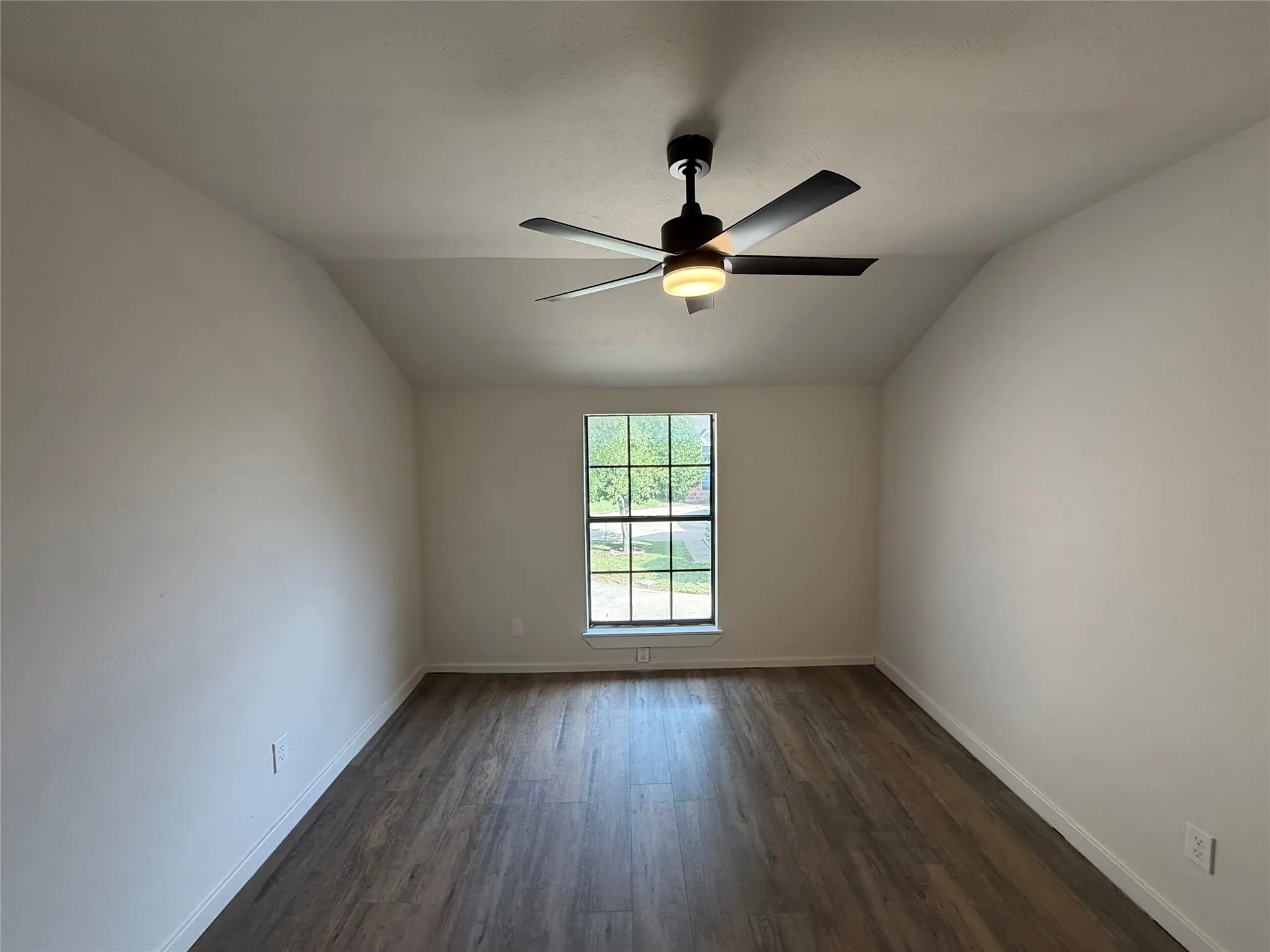 Single Family Residence For Sale in Dallas County , 3326 Briaroaks Drive, Garland, Texas 75044, 2 Bedroom, 2 Bathroom, 1 Garage spaces, 1,161 Sqft, built in 1984, mls#21411661, Real Estate Agent in Garland, Homes For Sale in Dallas county, Homes For Sale in Garland, Realtor in Garland Texas, Real Estate Brokerage Independent Realty Texas, Luminita Cordes Realtor