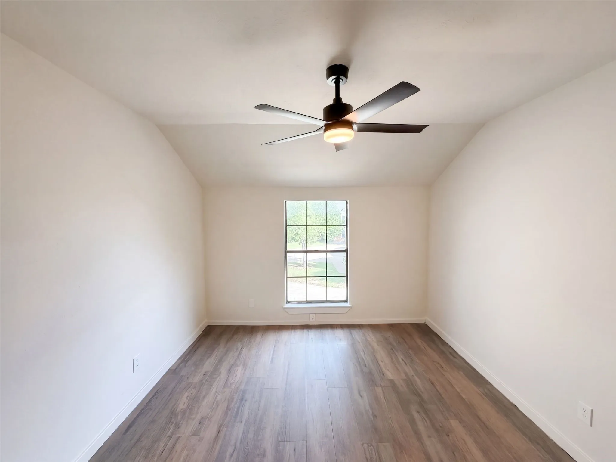 Single Family Residence For Sale in Dallas County , 3326 Briaroaks Drive, Garland, Texas 75044, 2 Bedroom, 2 Bathroom, 1 Garage spaces, 1,161 Sqft, built in 1984, mls#21411661, Real Estate Agent in Garland, Homes For Sale in Dallas county, Homes For Sale in Garland, Realtor in Garland Texas, Real Estate Brokerage Independent Realty Texas, Luminita Cordes Realtor