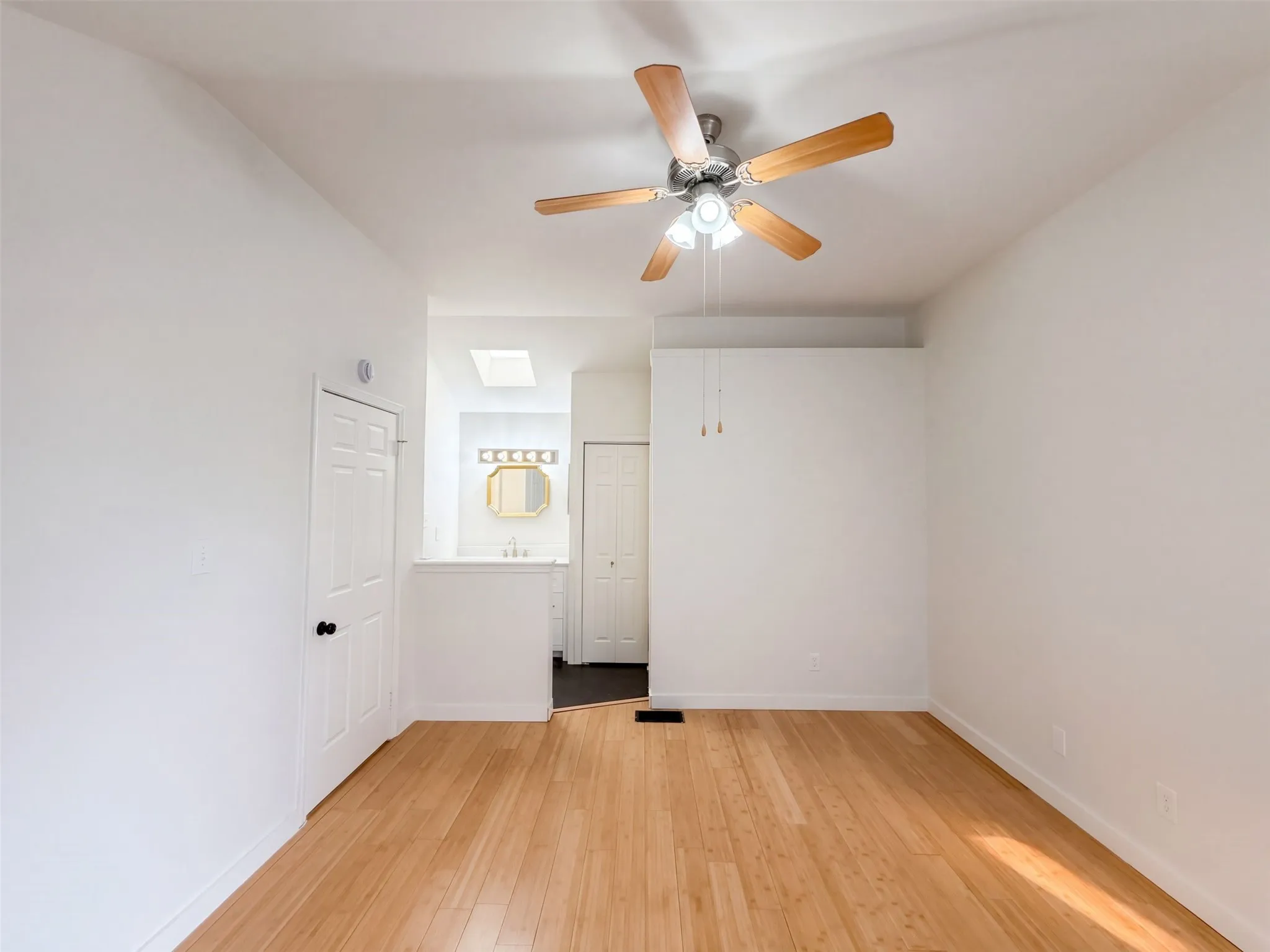 Single Family Residence For Sale in Dallas County , 3326 Briaroaks Drive, Garland, Texas 75044, 2 Bedroom, 2 Bathroom, 1 Garage spaces, 1,161 Sqft, built in 1984, mls#21411661, Real Estate Agent in Garland, Homes For Sale in Dallas county, Homes For Sale in Garland, Realtor in Garland Texas, Real Estate Brokerage Independent Realty Texas, Luminita Cordes Realtor