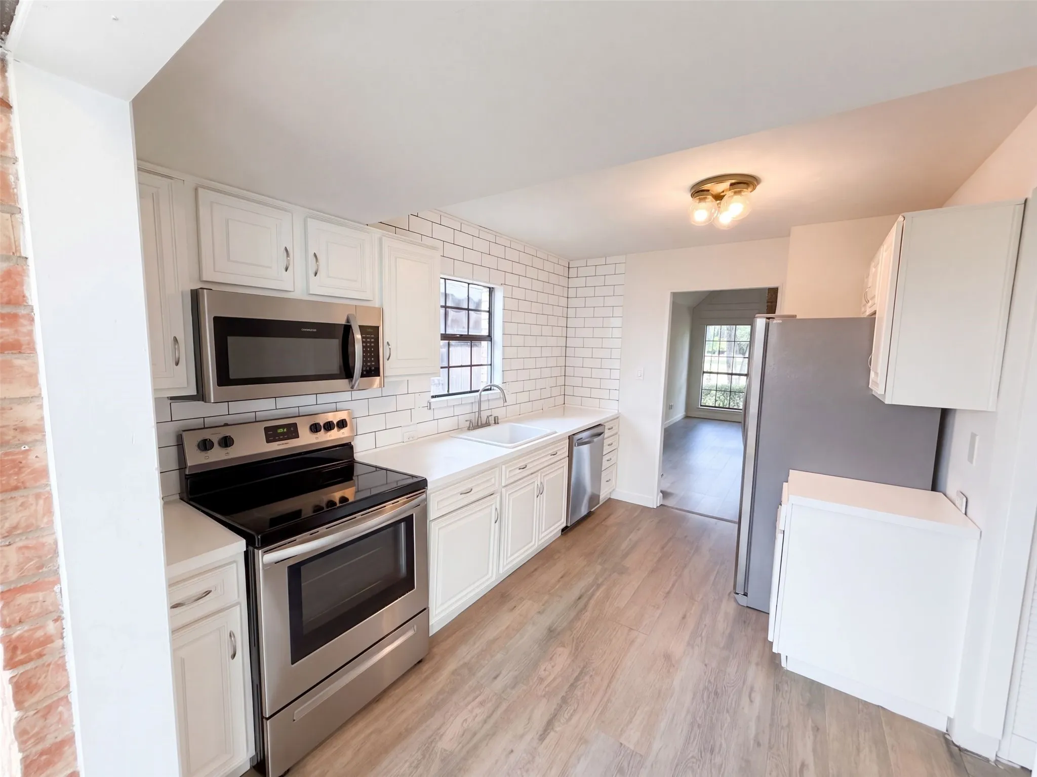 Single Family Residence For Sale in Dallas County , 3326 Briaroaks Drive, Garland, Texas 75044, 2 Bedroom, 2 Bathroom, 1 Garage spaces, 1,161 Sqft, built in 1984, mls#21411661, Real Estate Agent in Garland, Homes For Sale in Dallas county, Homes For Sale in Garland, Realtor in Garland Texas, Real Estate Brokerage Independent Realty Texas, Luminita Cordes Realtor