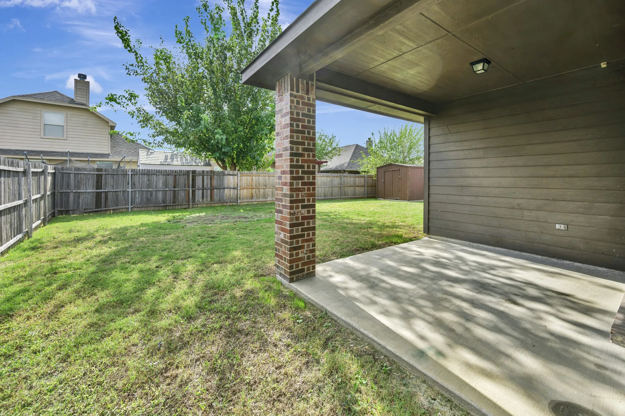 Single Family Residence For Sale in Tarrant County , 545 Wild Ivy Trail, Fort Worth, Texas 76052, 3 Bedroom, 2 Bathroom, 2 Garage spaces, 1,609 Sqft, built in 2012, mls#21409486, Real Estate Agent in Fort Worth, Homes For Sale in Tarrant county, Homes For Sale in Fort Worth, Realtor in Fort Worth Texas, Real Estate Brokerage Independent Realty Texas, Luminita Cordes Realtor